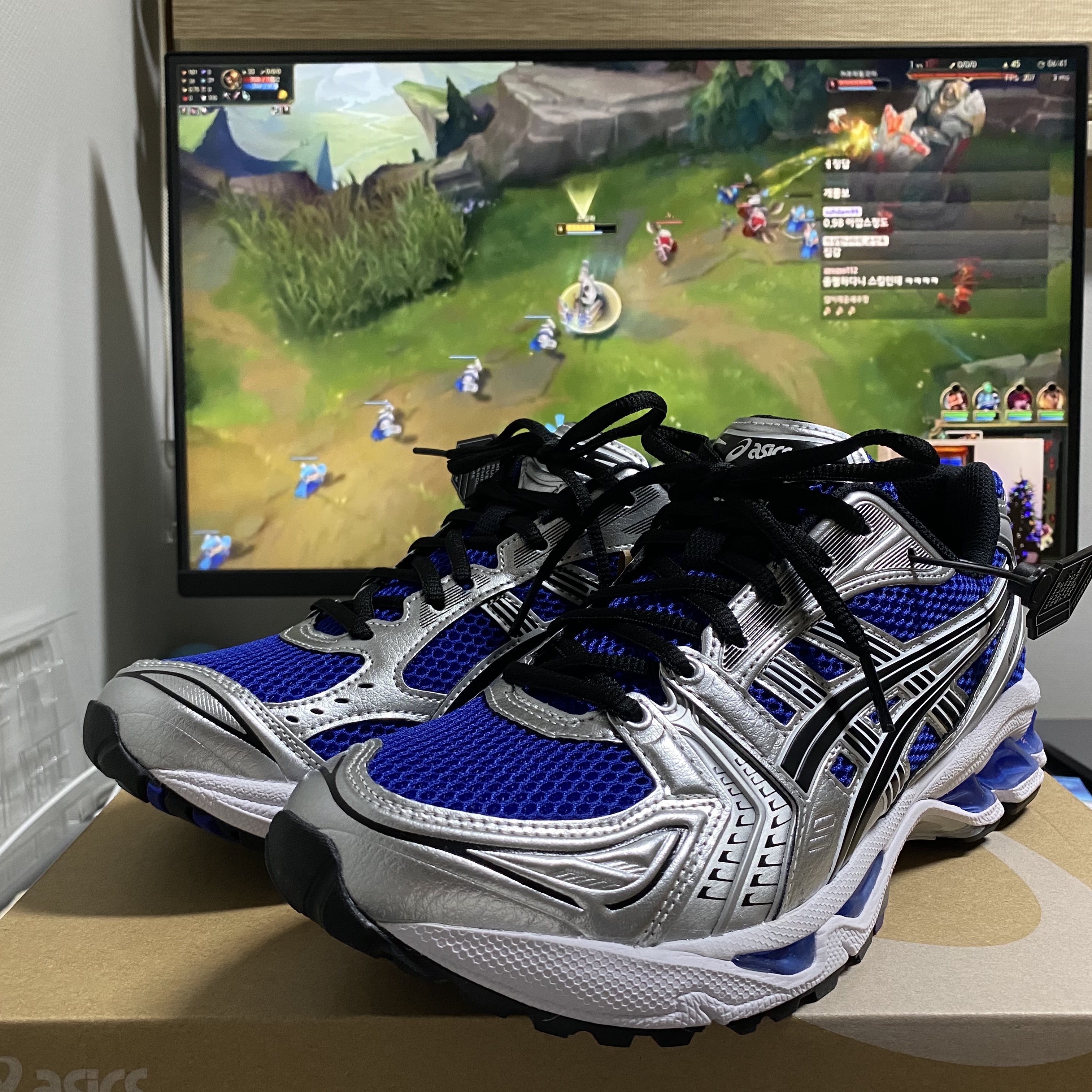 Asics Gel-Kayano 14 Monaco Blue Black 착용 스타일