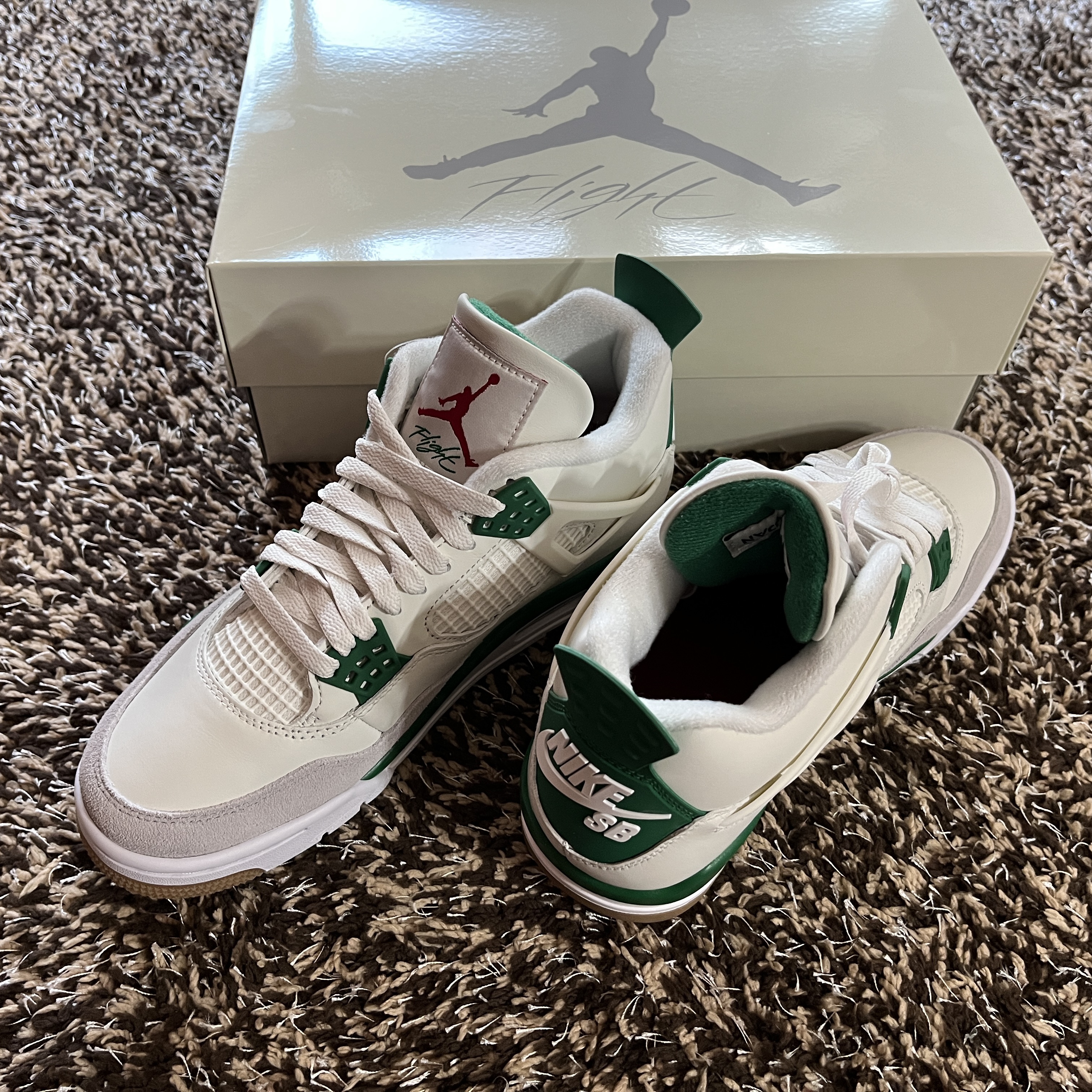 Jordan 4 x Nike SB Retro SP Pine Green, Nike x Drake Nocta Cardinal Stock Essential Fleece Pants Navy - US/EU 착용 스타일 - 1