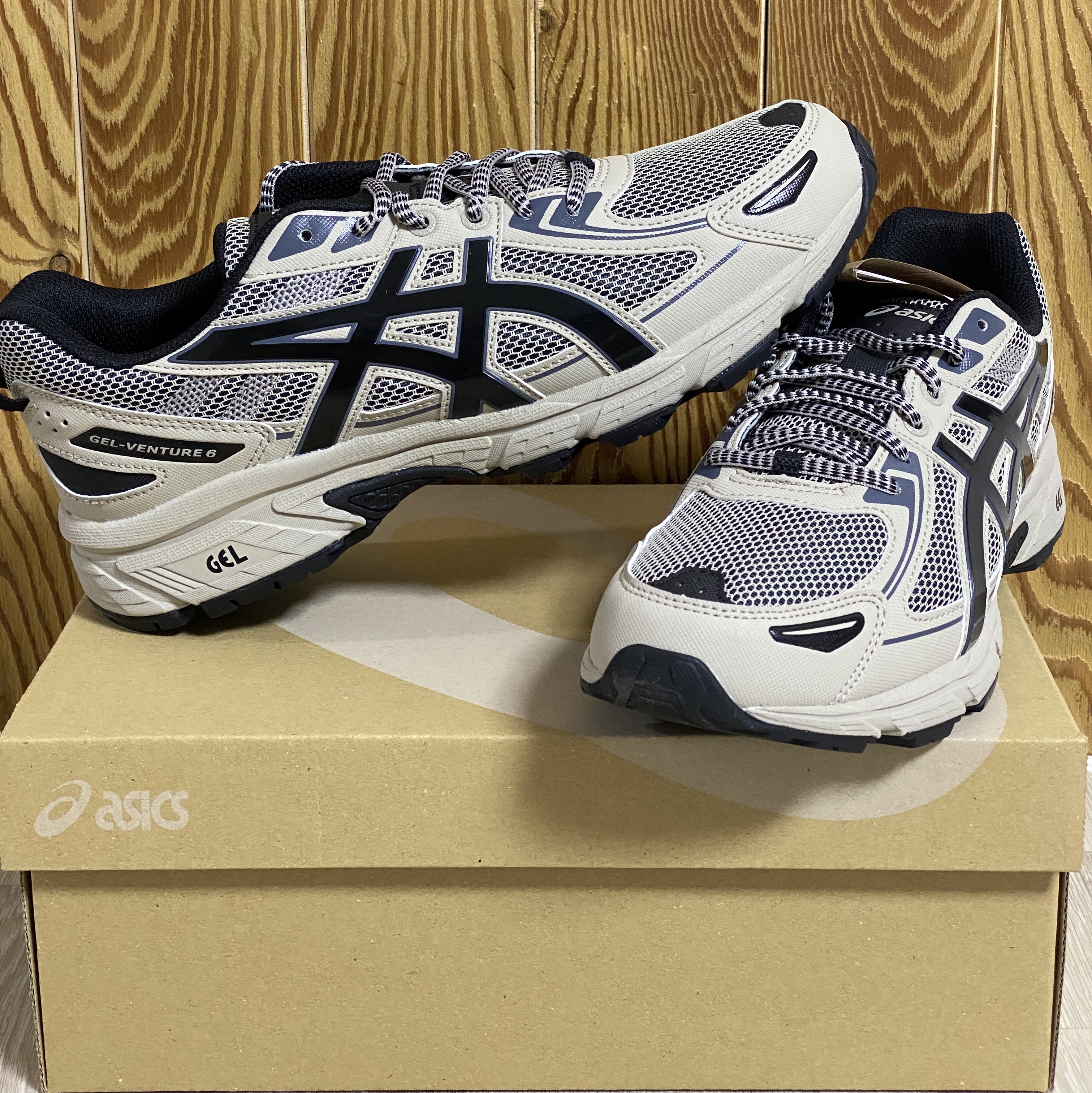 Asics Gel-Venture 6 Feather Grey Black 착용 스타일