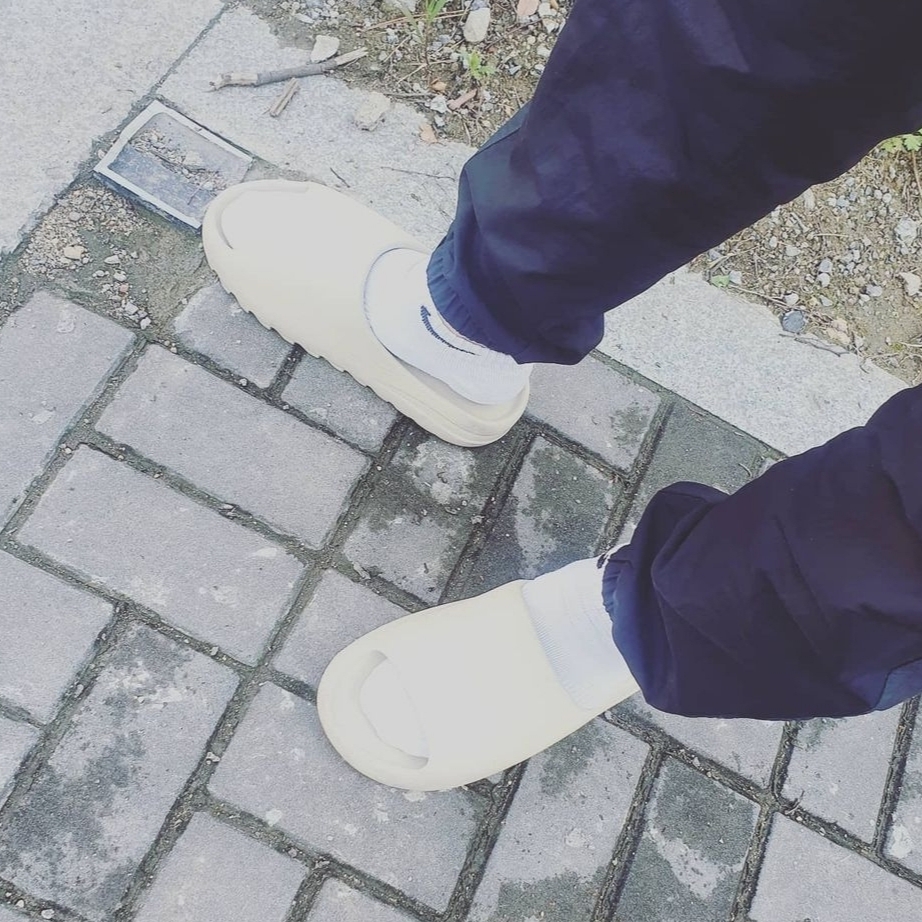 Adidas Yeezy Slide Pure - Re-Release Ver. 착용 스타일