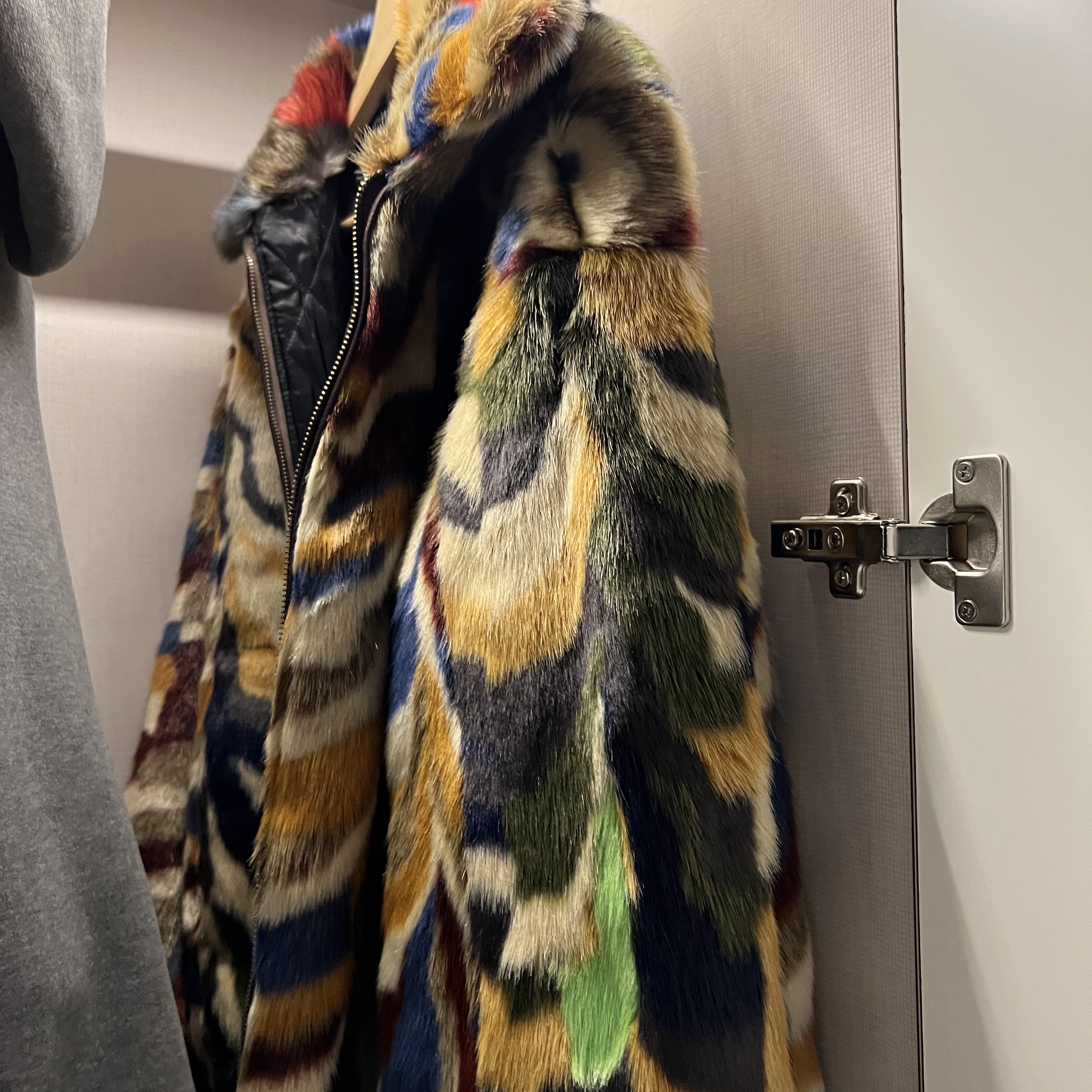 Supreme Faux Fur Bomber Jacket Multicolor - 22FW 착용 스타일 - 2