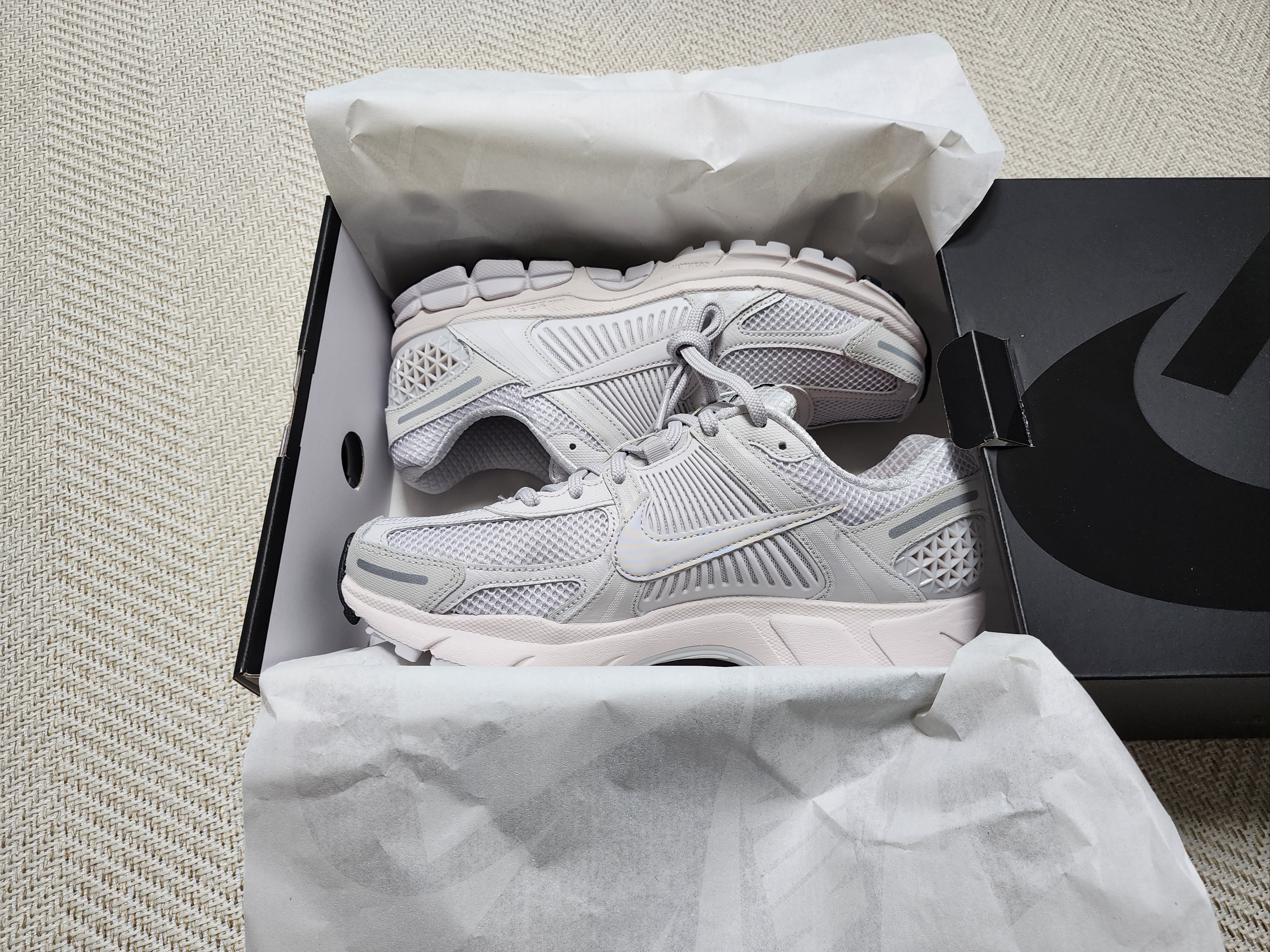 Nike Zoom Vomero 5 SP Vast Grey 2023 착용 스타일 - 4