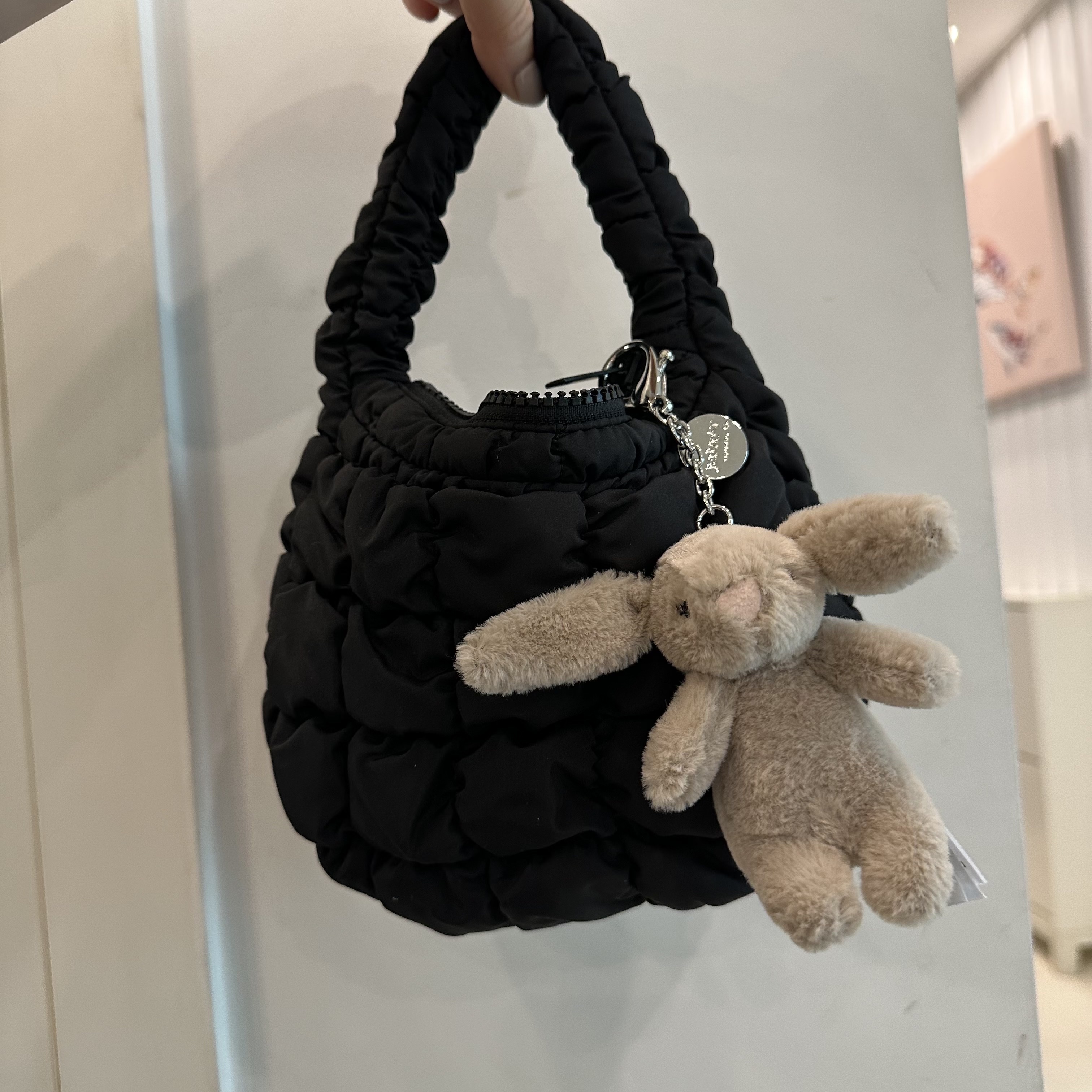 Jellycat Bashful Bunny Bag Charm Beige 착용 스타일