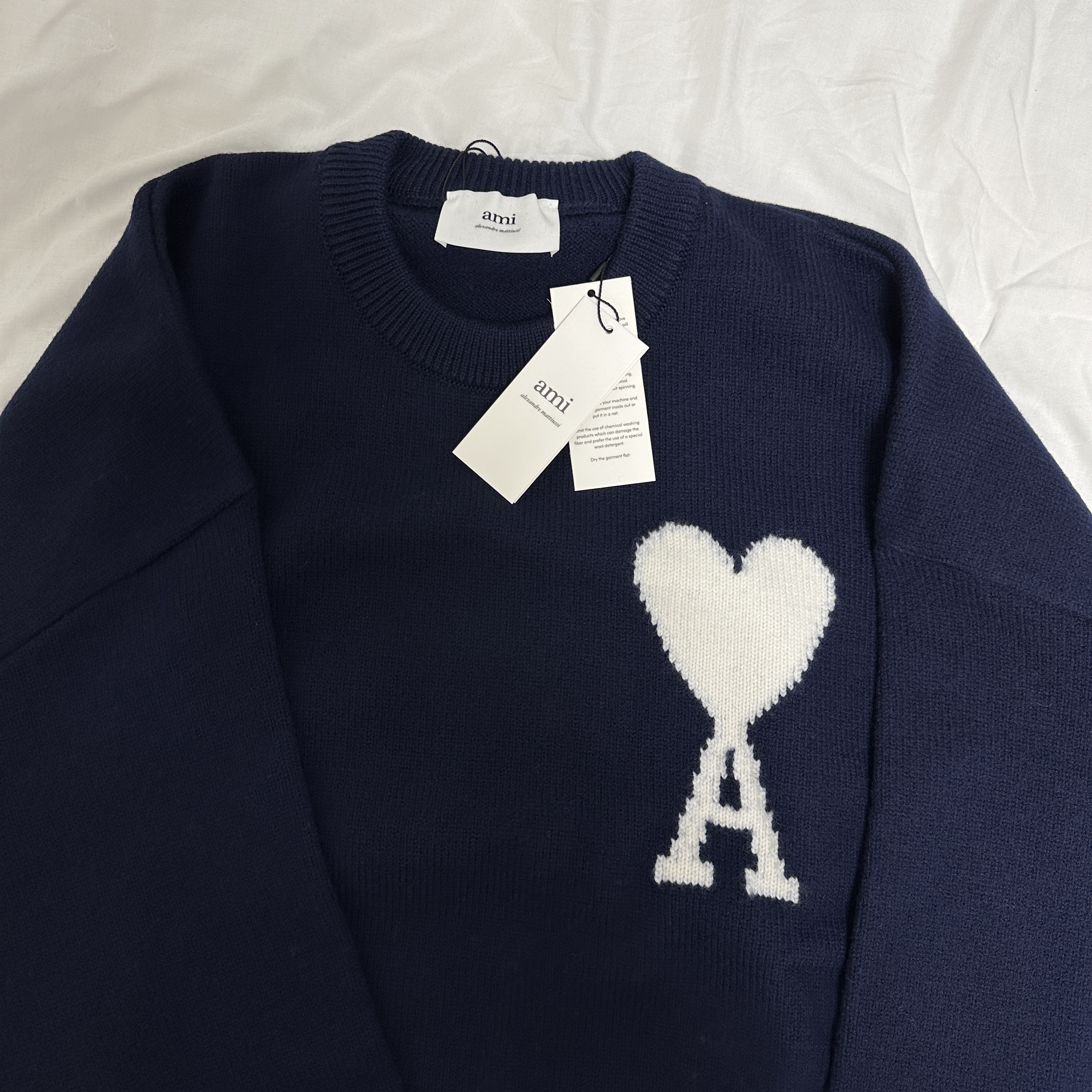 AMI de Coeur Oversize Intarsia Sweater Nautic Blue White 착용 스타일