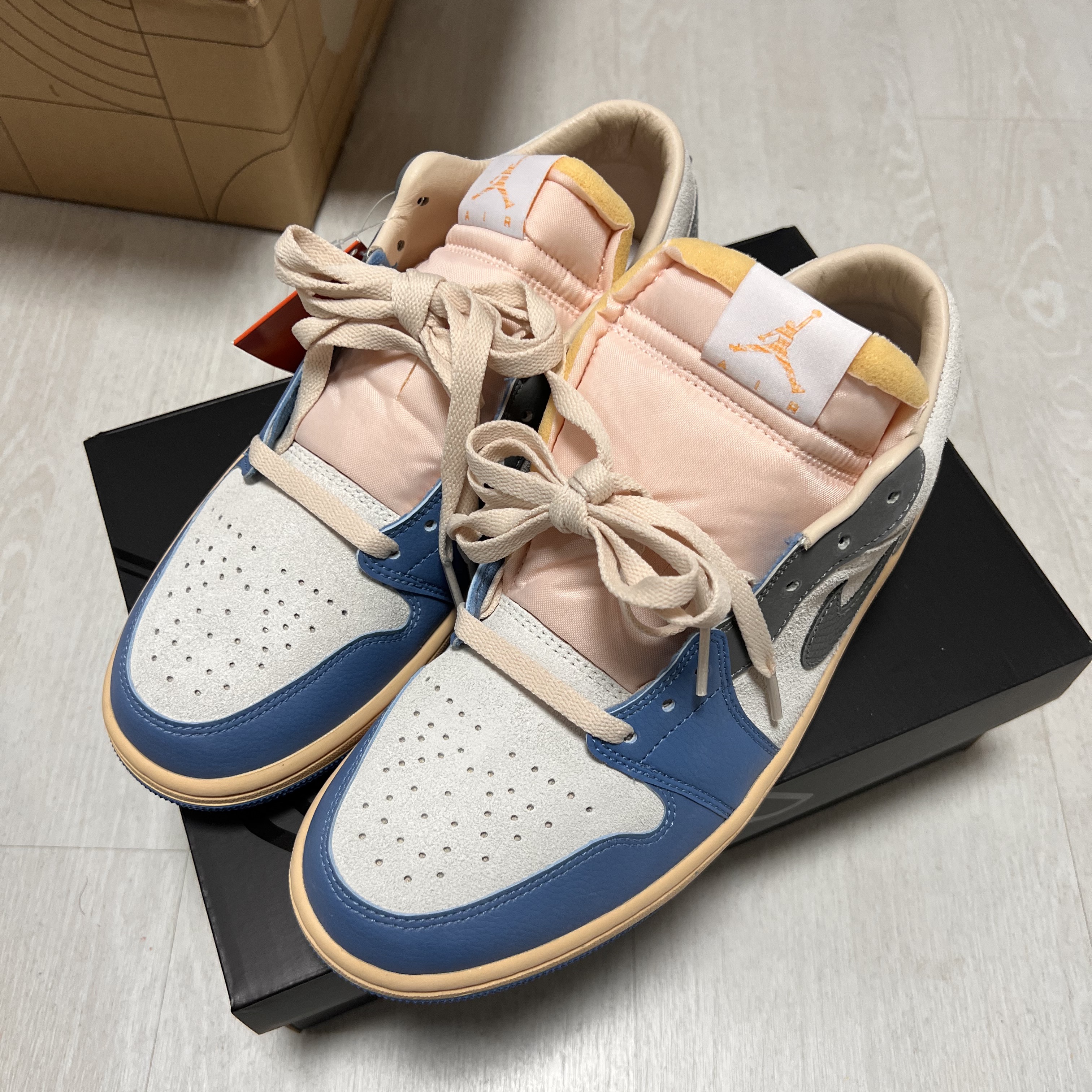 Jordan 1 Low SE Tokyo 96 착용 스타일 - 3