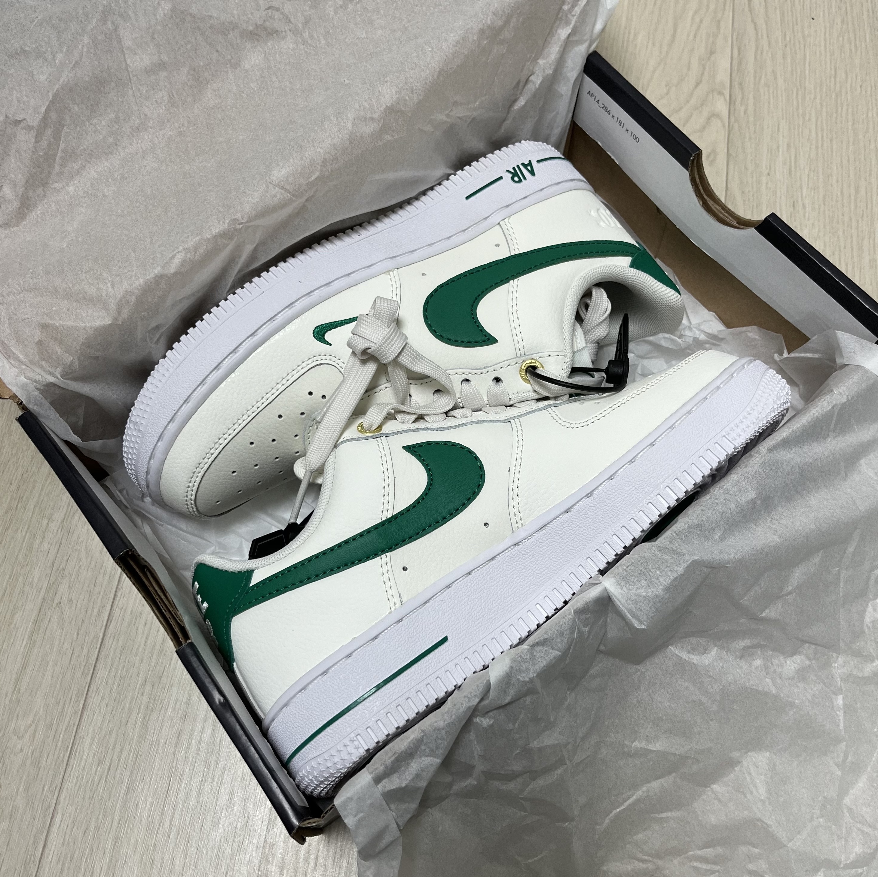 (W) Nike Air Force 1 '07 SE 40th Anniversary Join Forces Sail Malachite 착용 스타일 - 3
