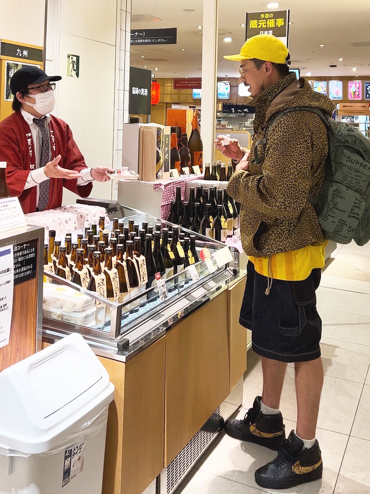 Supreme Field Backpack Olive Gonz - 23SS, Supreme x Barbour Lightweight Waxed Cotton Field Jacket Leopard - 20SS 착용 스타일 - 2
