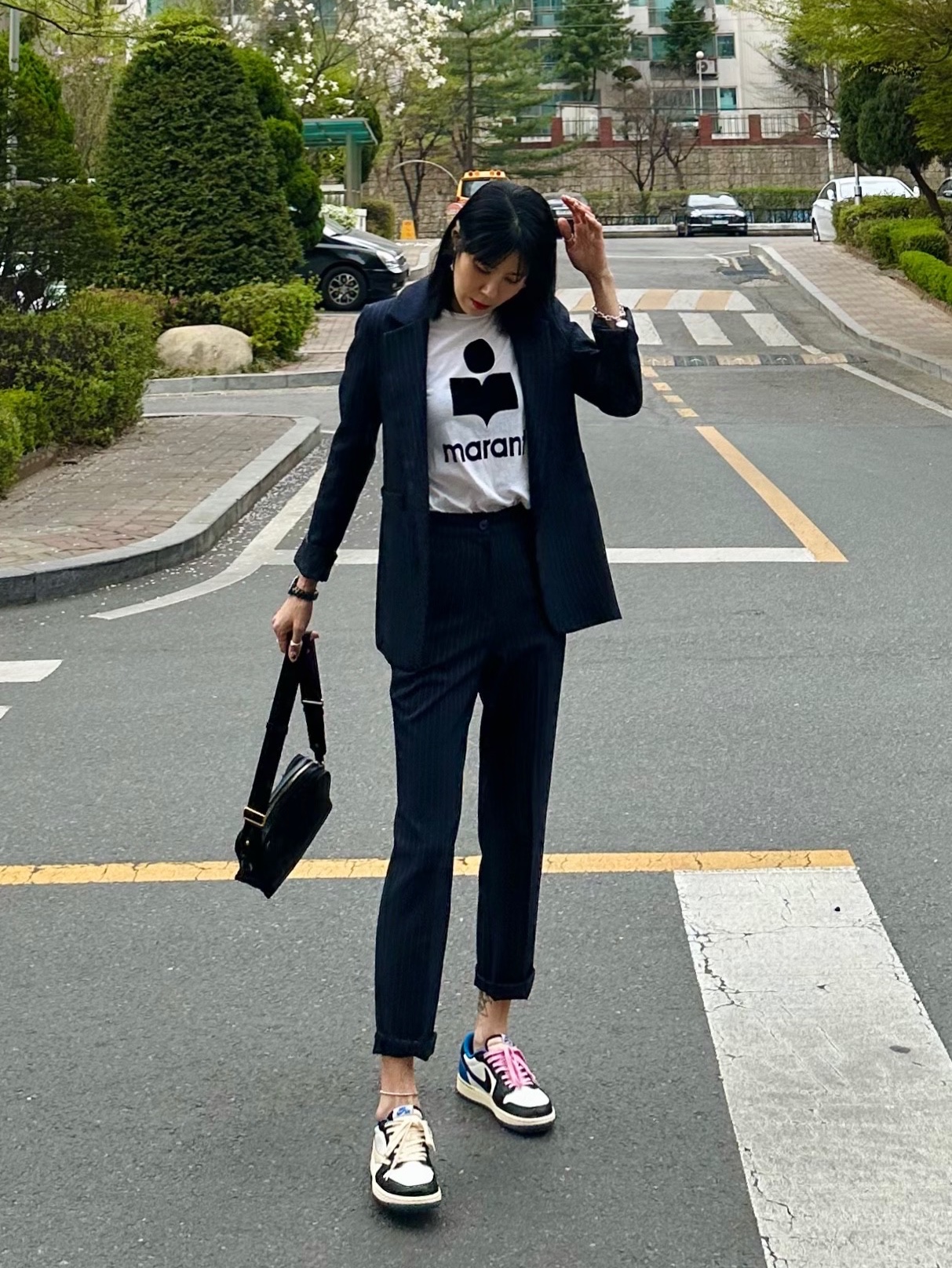 Jordan 1 x Travis Scott x Fragment Retro Low OG SP Military Blue, (W) Isabel Marant Koldi Linen Logo T-Shirt White 착용 스타일 - 1