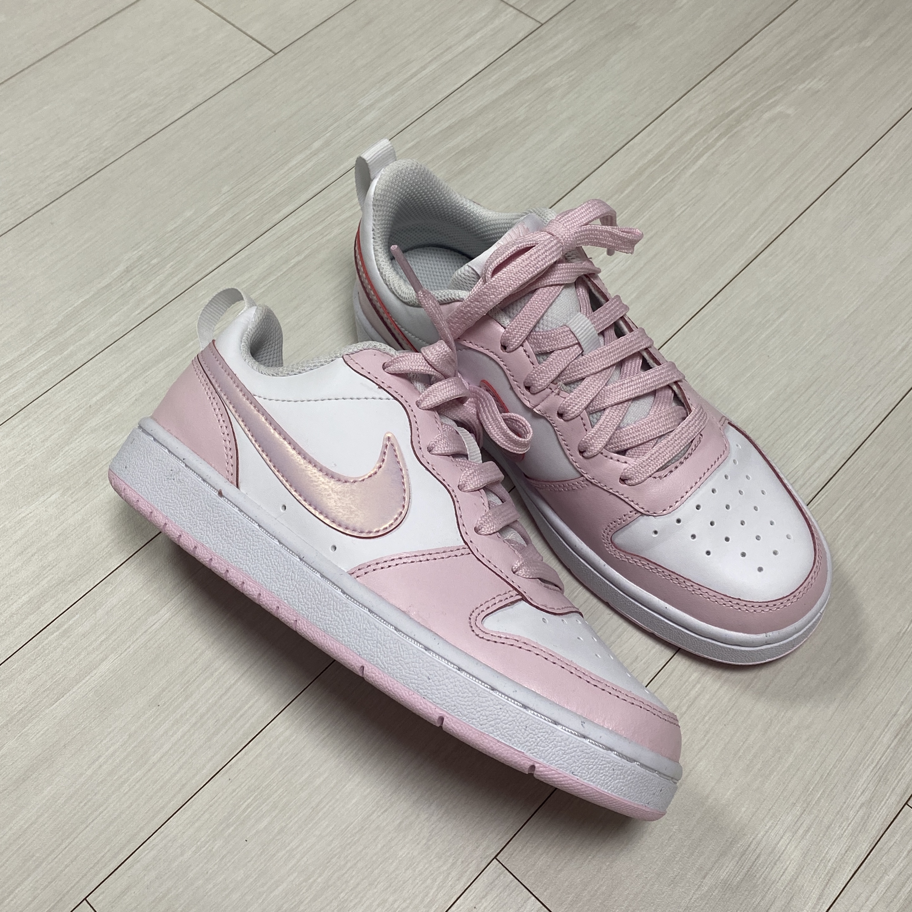 (GS) Nike Court Borough 2 SE White Pink Foam 착용 스타일