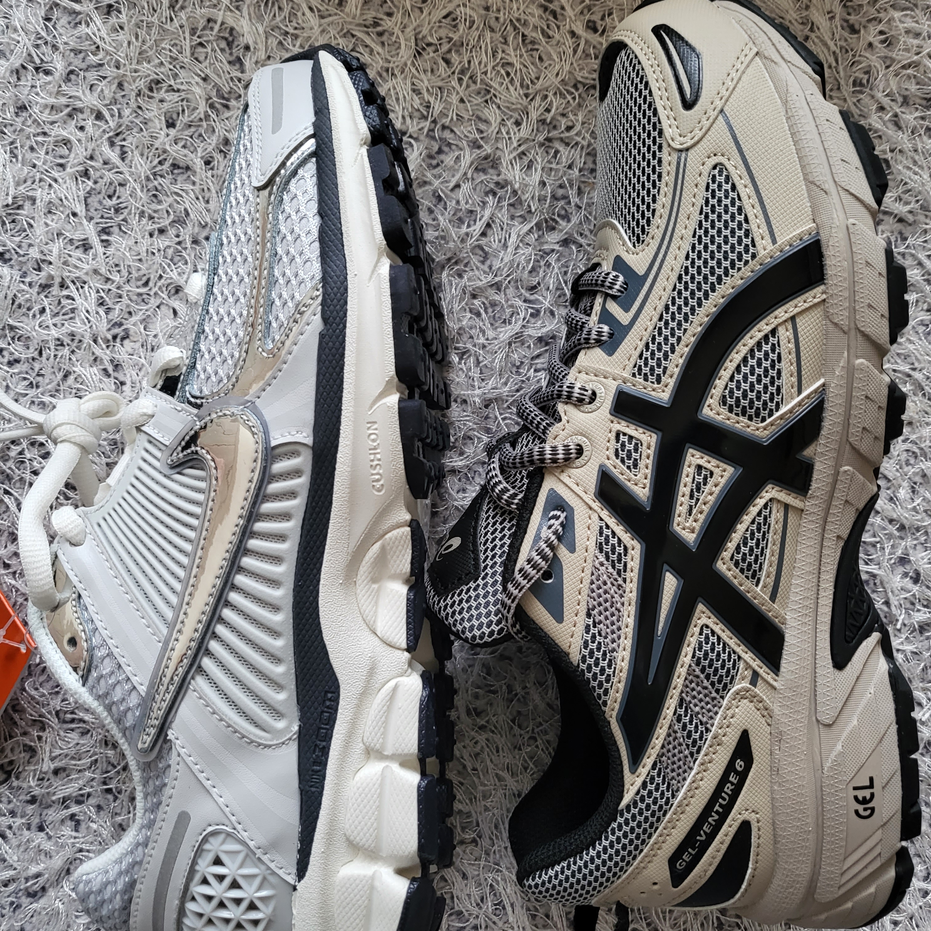 Asics Gel-Venture 6 Feather Grey Black 착용 스타일 - 4