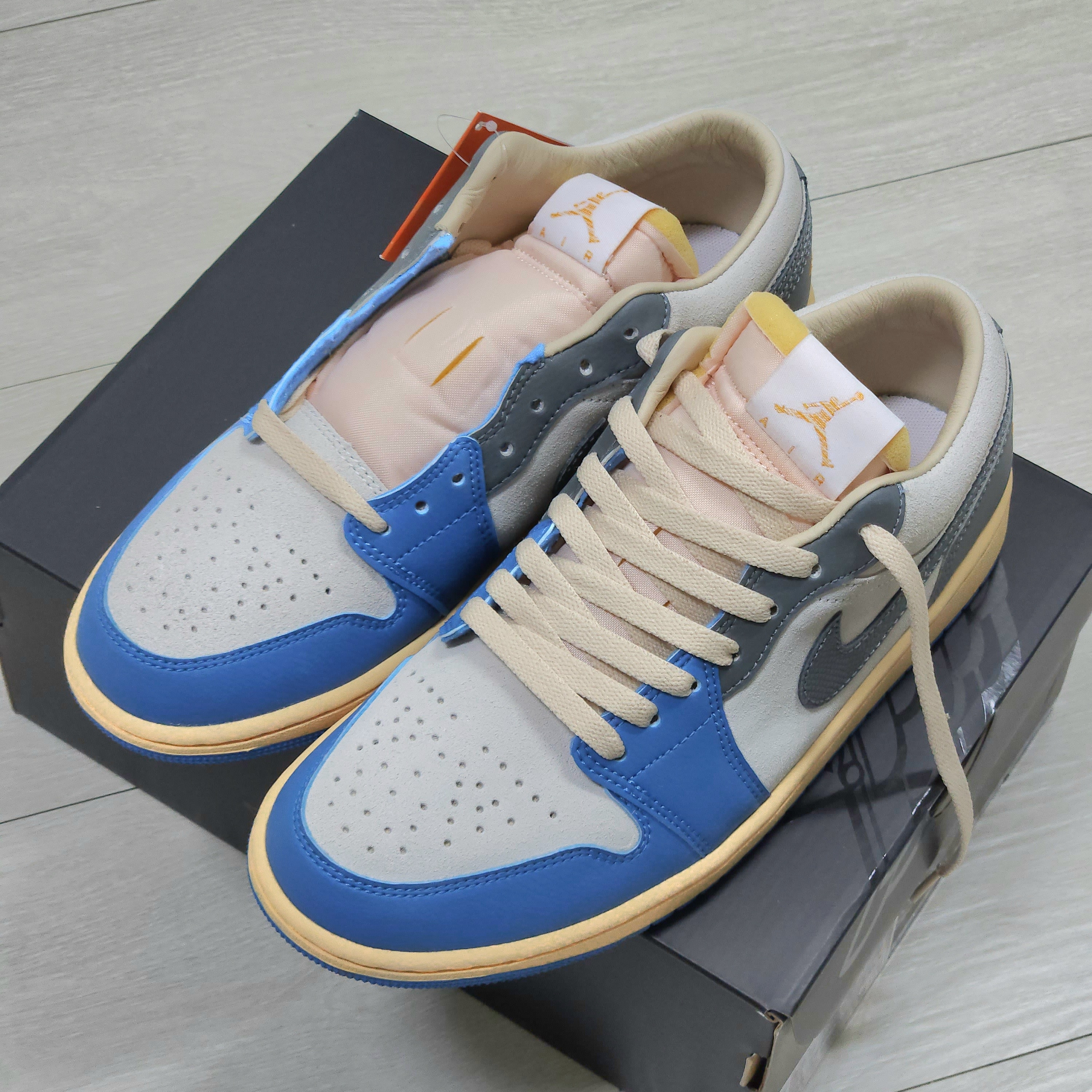 Jordan 1 Low SE Tokyo 96 착용 스타일 - 1