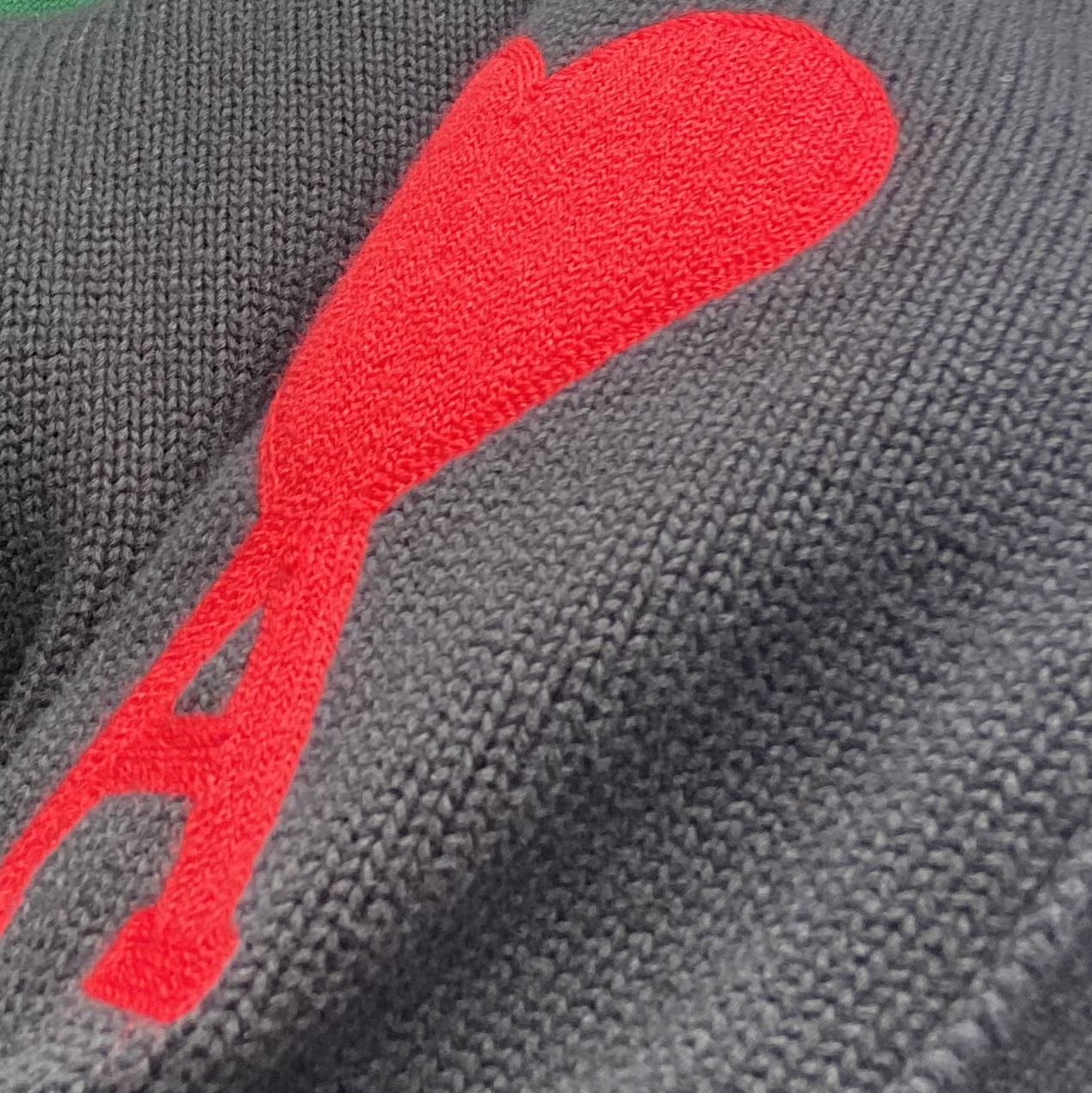 AMI de Coeur Oversize Intarsia Cardigan Black 착용 스타일