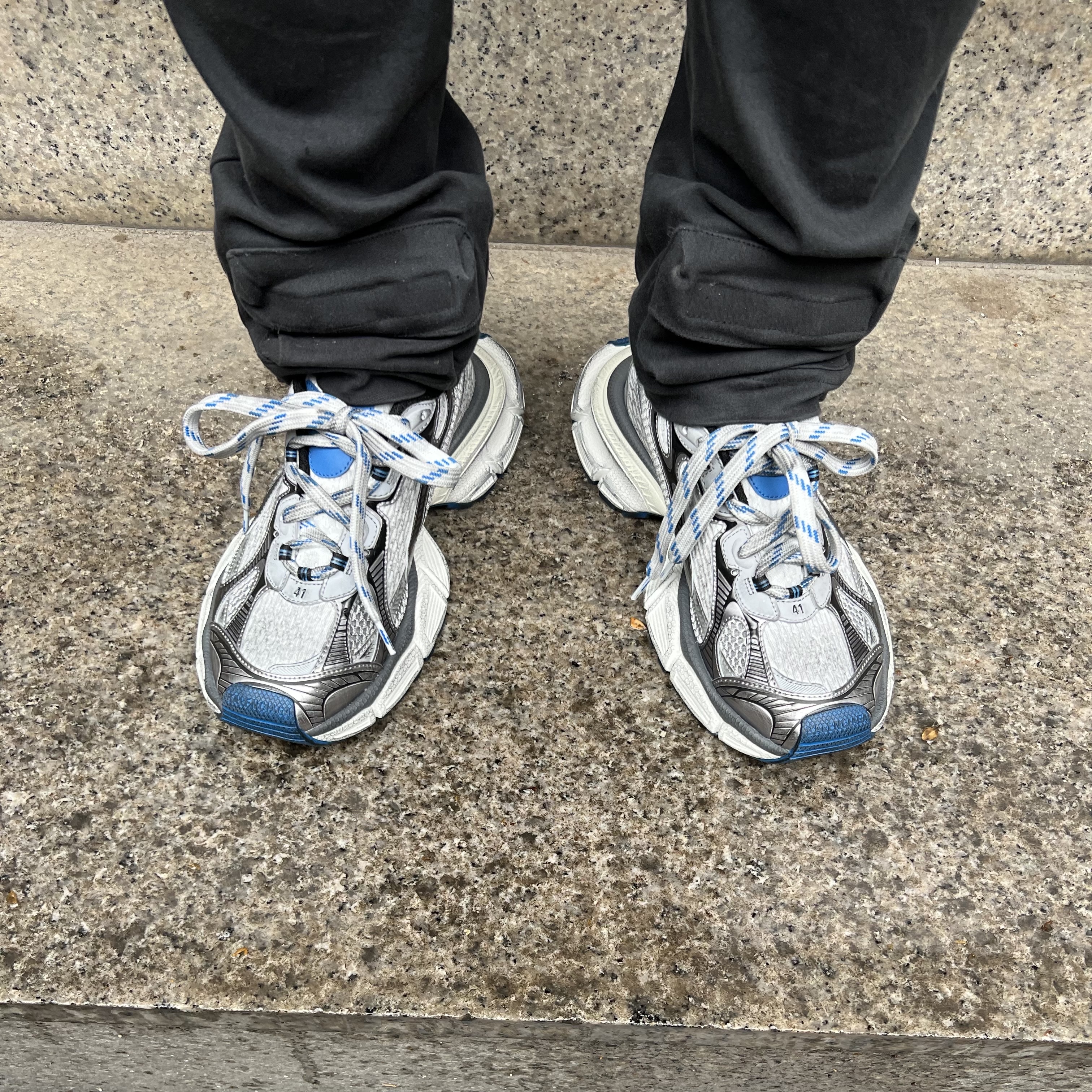 Balenciaga 3XL Sneakers Grey White Blue 착용 스타일
