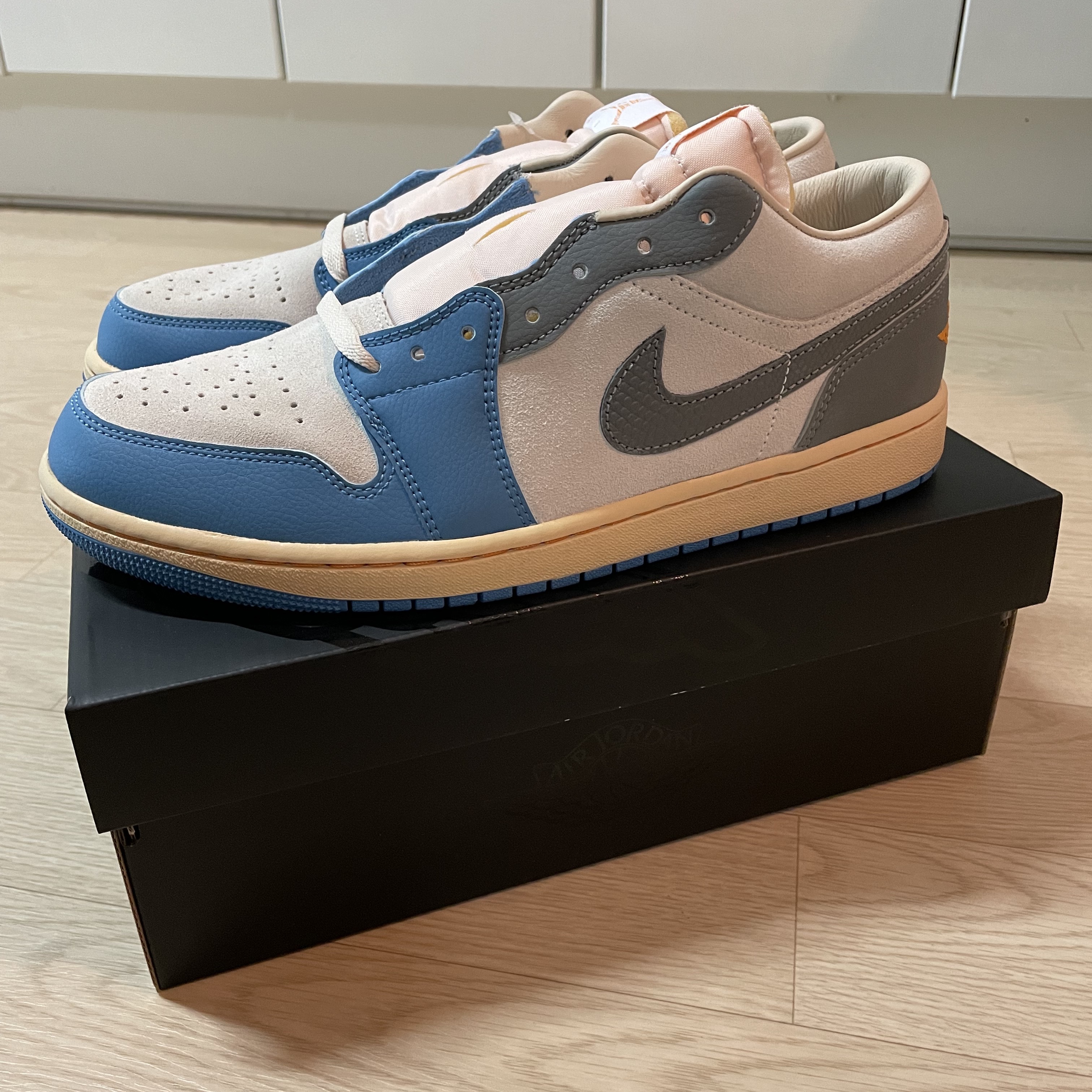 Jordan 1 Low SE Tokyo 96 착용 스타일 - 4