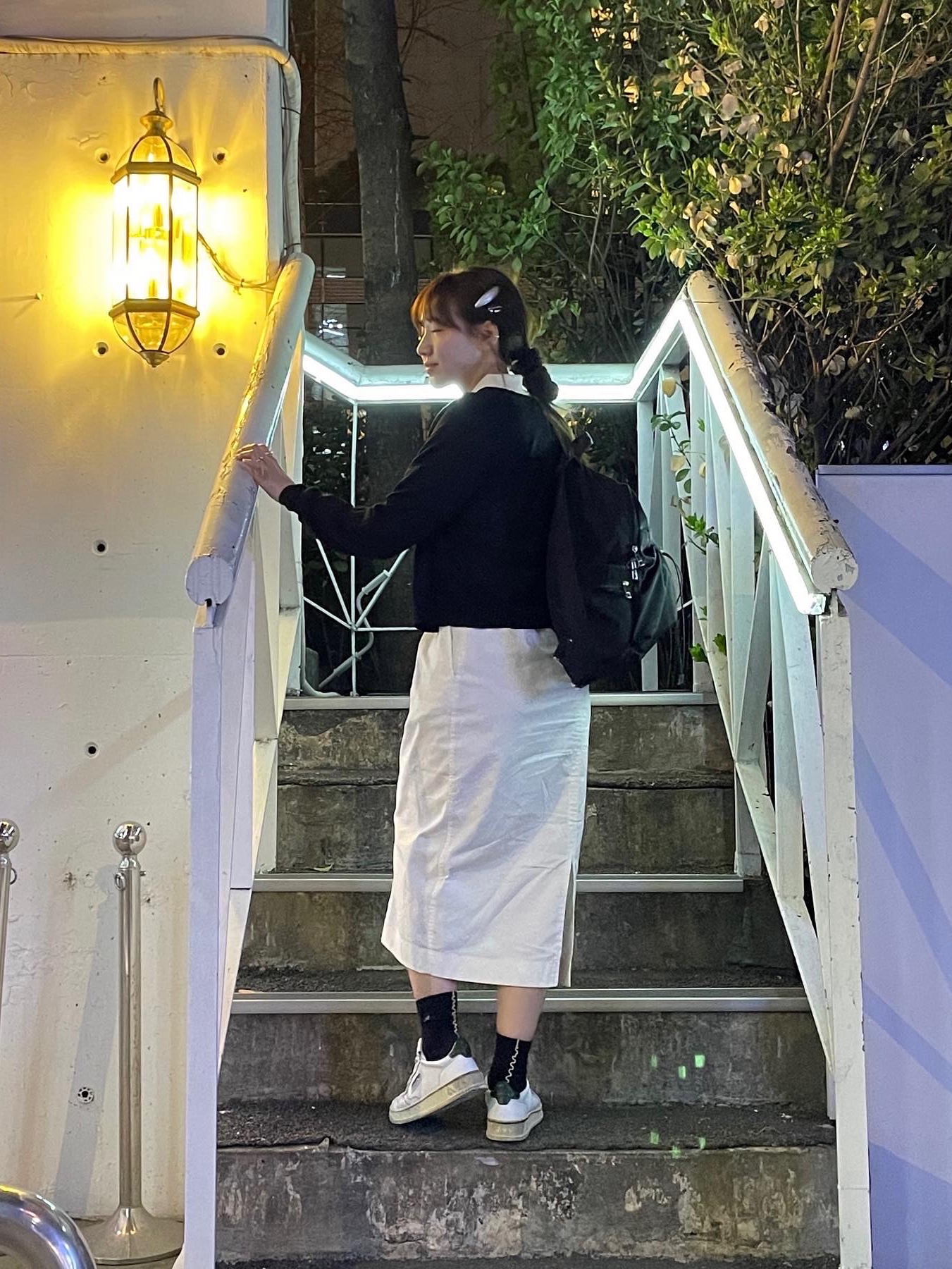 Autry Medalist Low Leather Sneakers White Green 착용 스타일 - 4