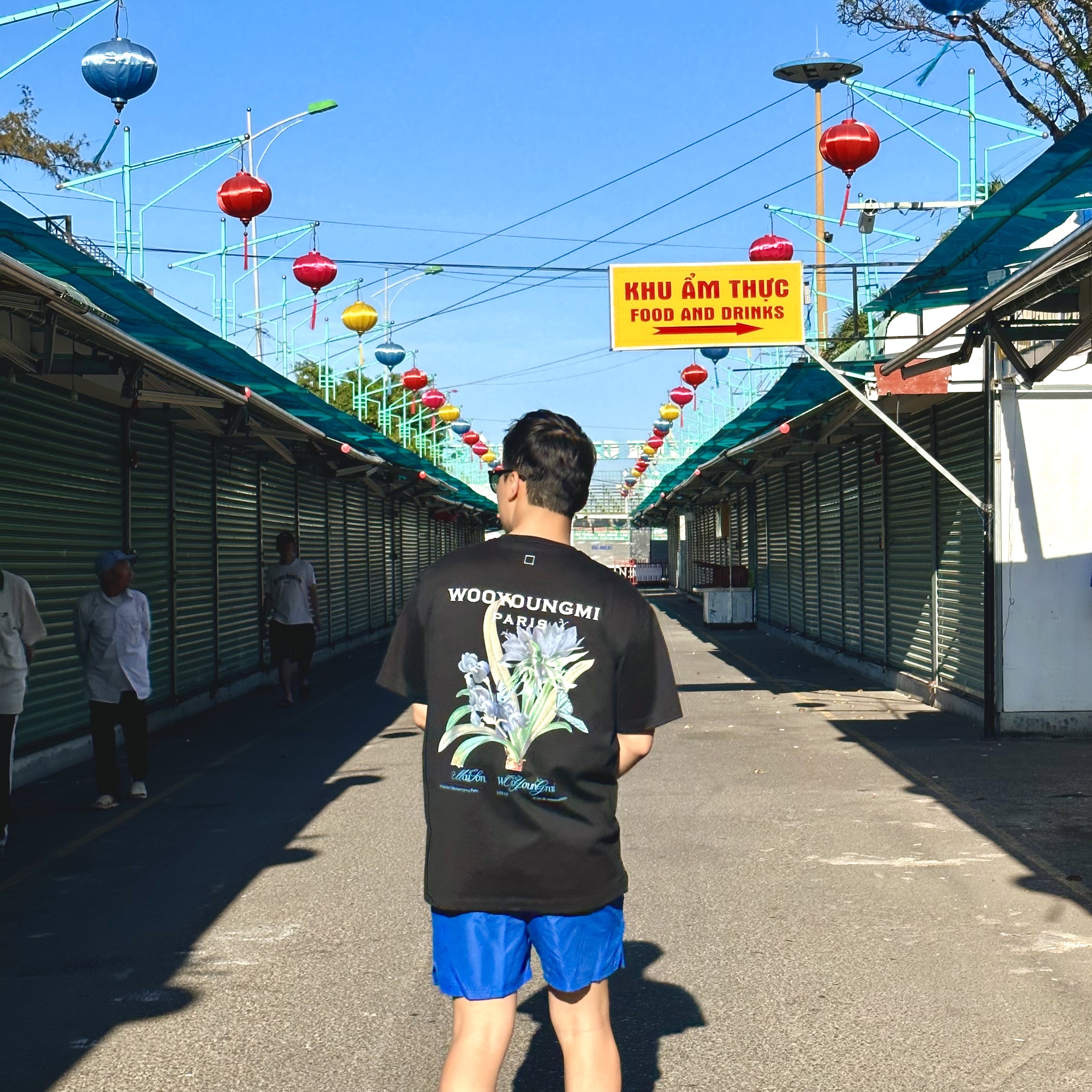 Wooyoungmi Flower Print Back Logo T-Shirt Black - 23SS 착용 스타일