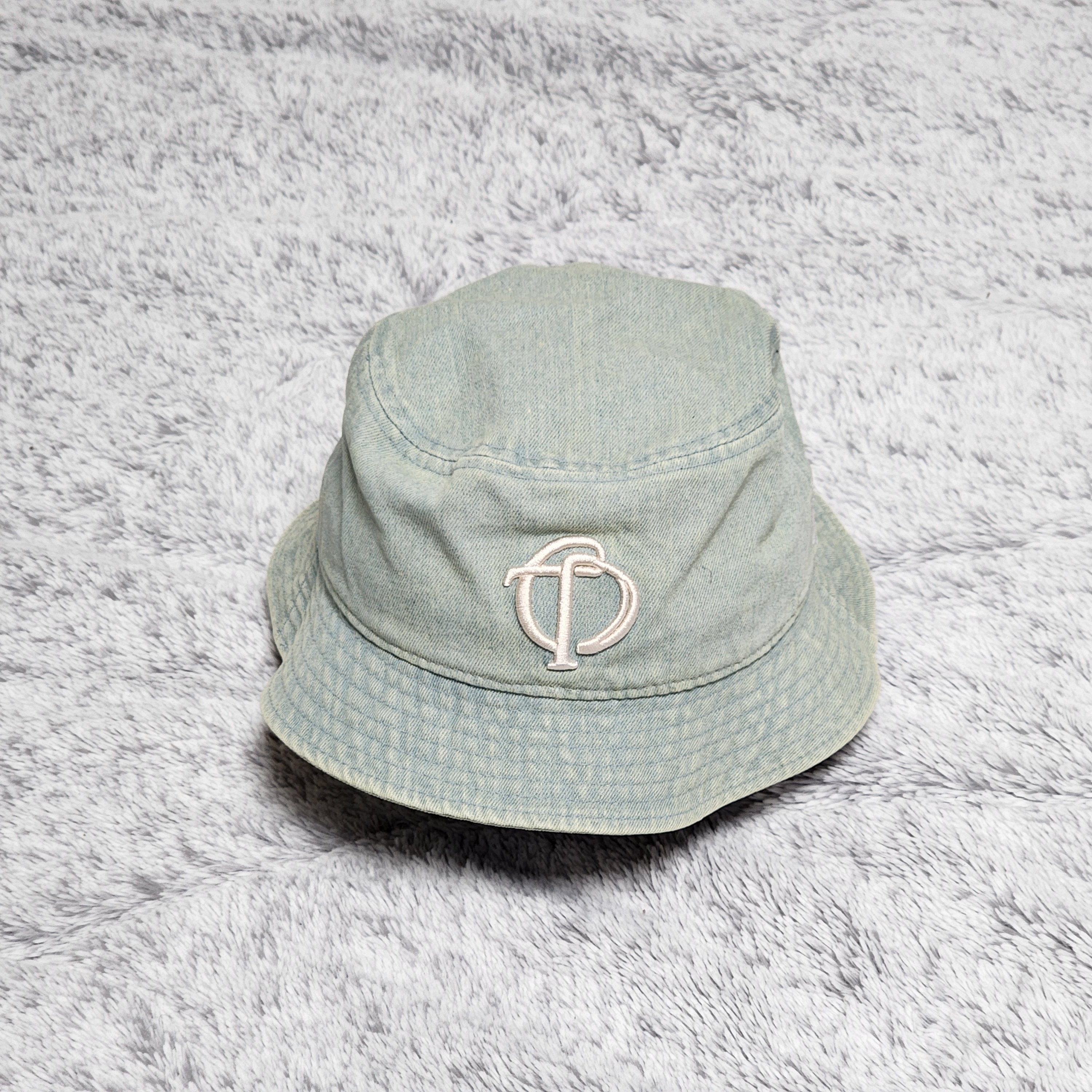 Open Yy Black Rabbit T-Shirt Black 착용 스타일