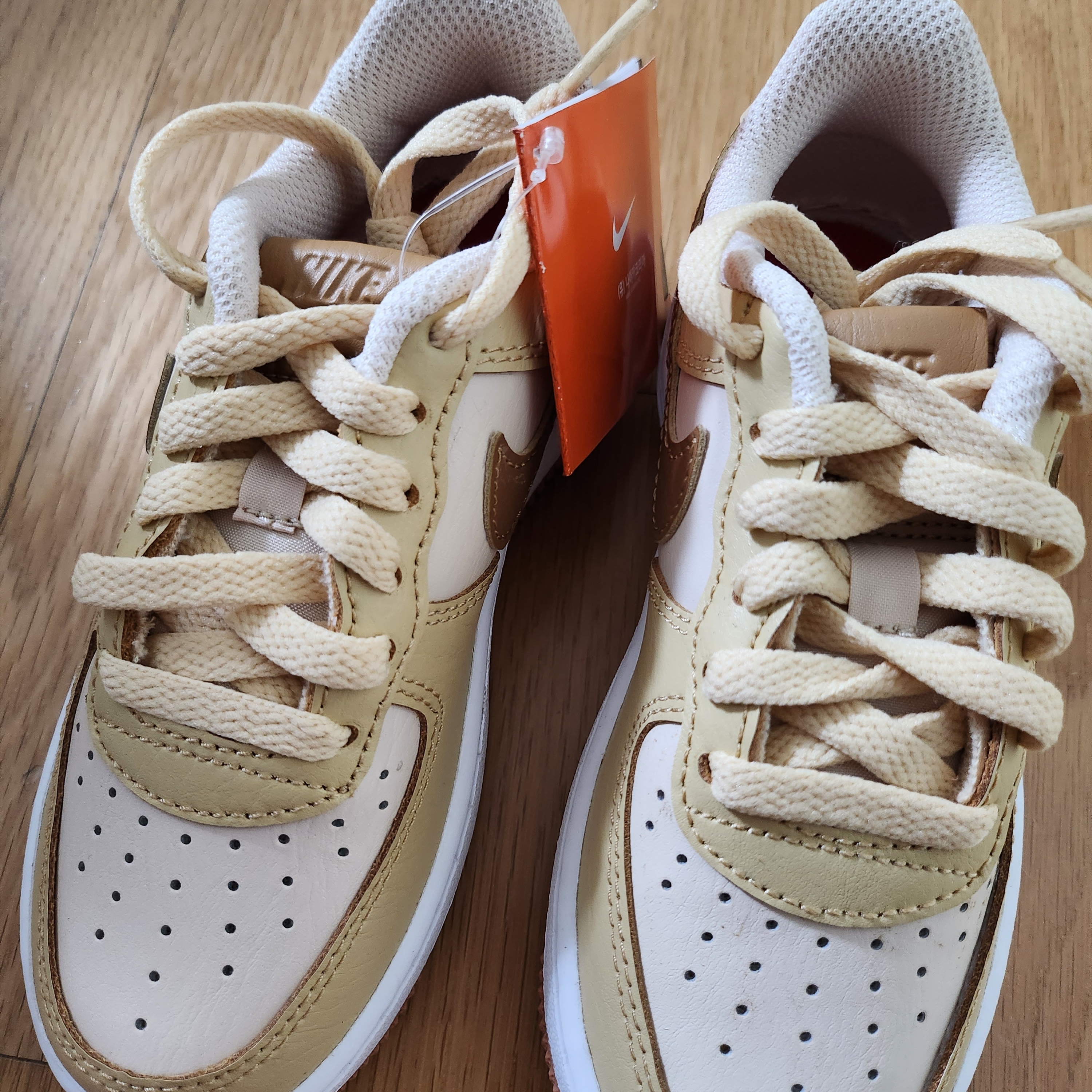 (PS) Nike Force 1 LV8 Pearl White Ale Brown 착용 스타일 - 5