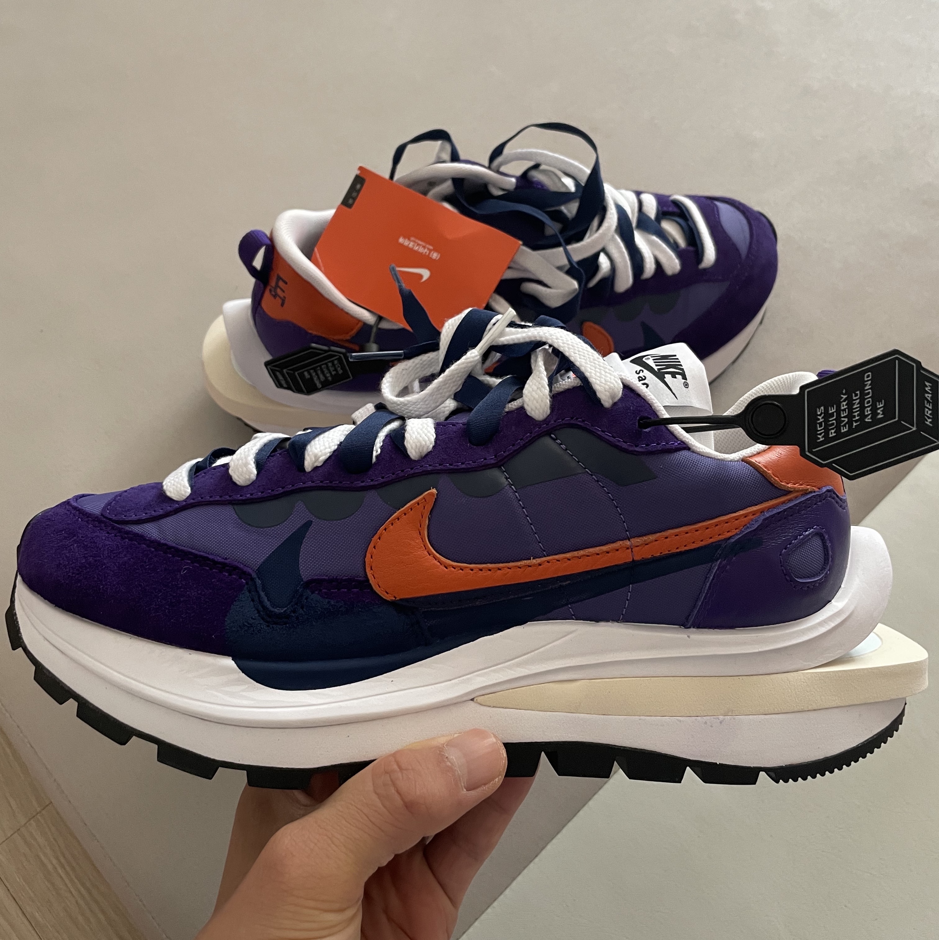Nike x Sacai VaporWaffle Dark Iris 착용 스타일