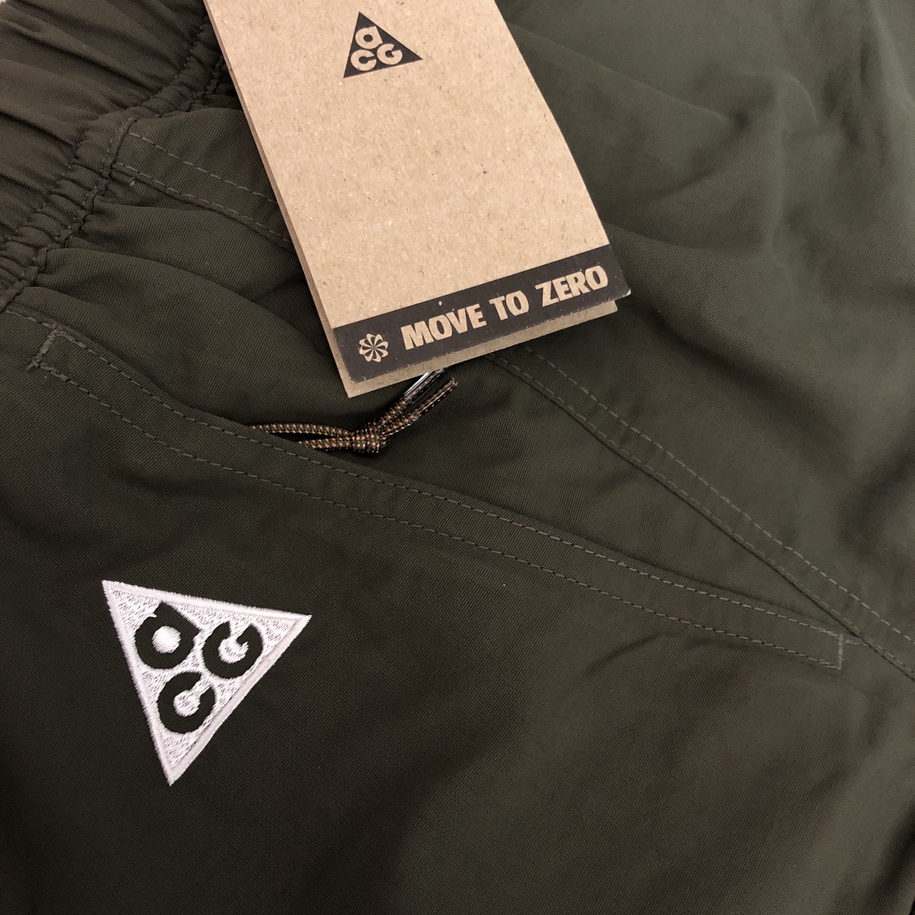 Nike ACG Snowgrass Cargo Shorts Khaki - US/EU 착용 스타일