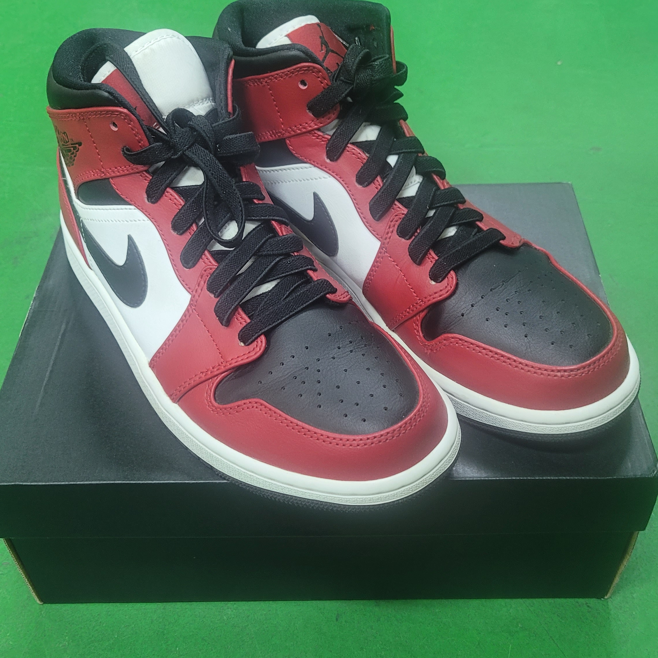 Jordan 1 Mid Chicago Black Toe 착용 스타일