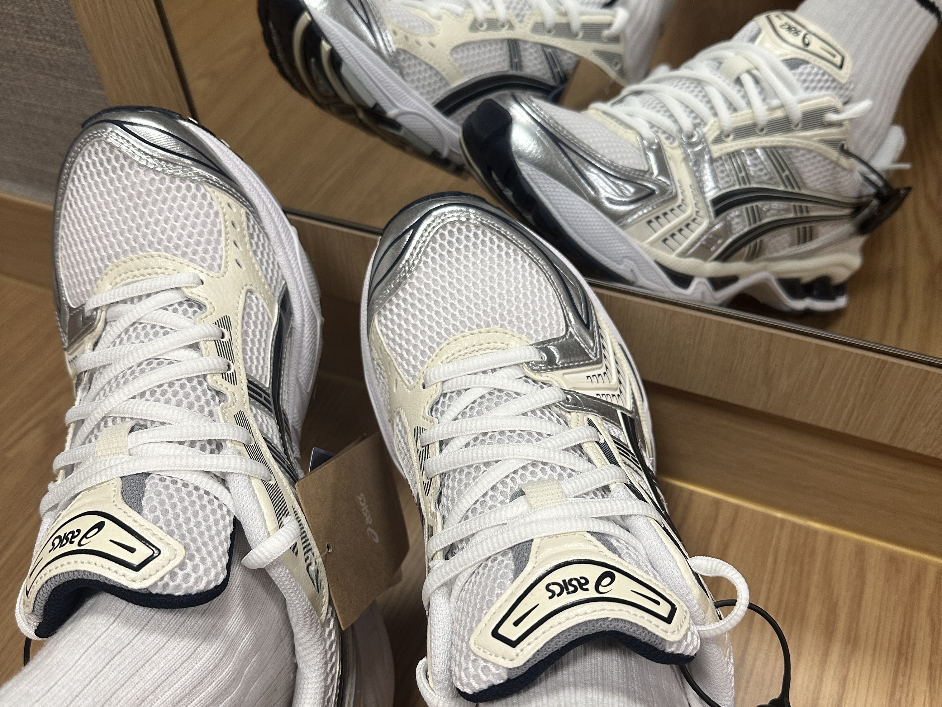 (W) Asics Gel-Kayano 14 White Midnight 착용 스타일