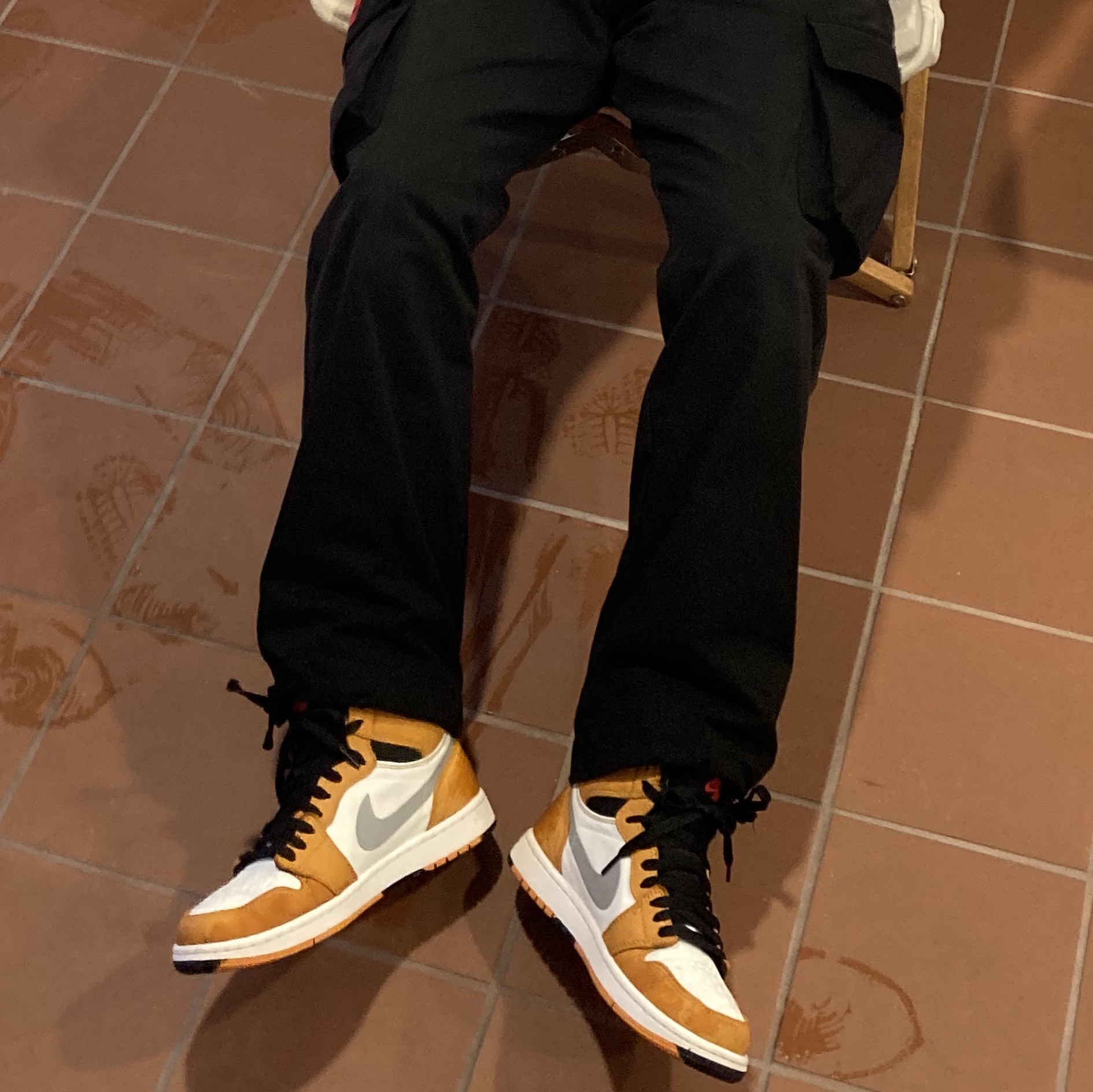 Jordan 1 Element Gore-Tex Light Curry 착용 스타일