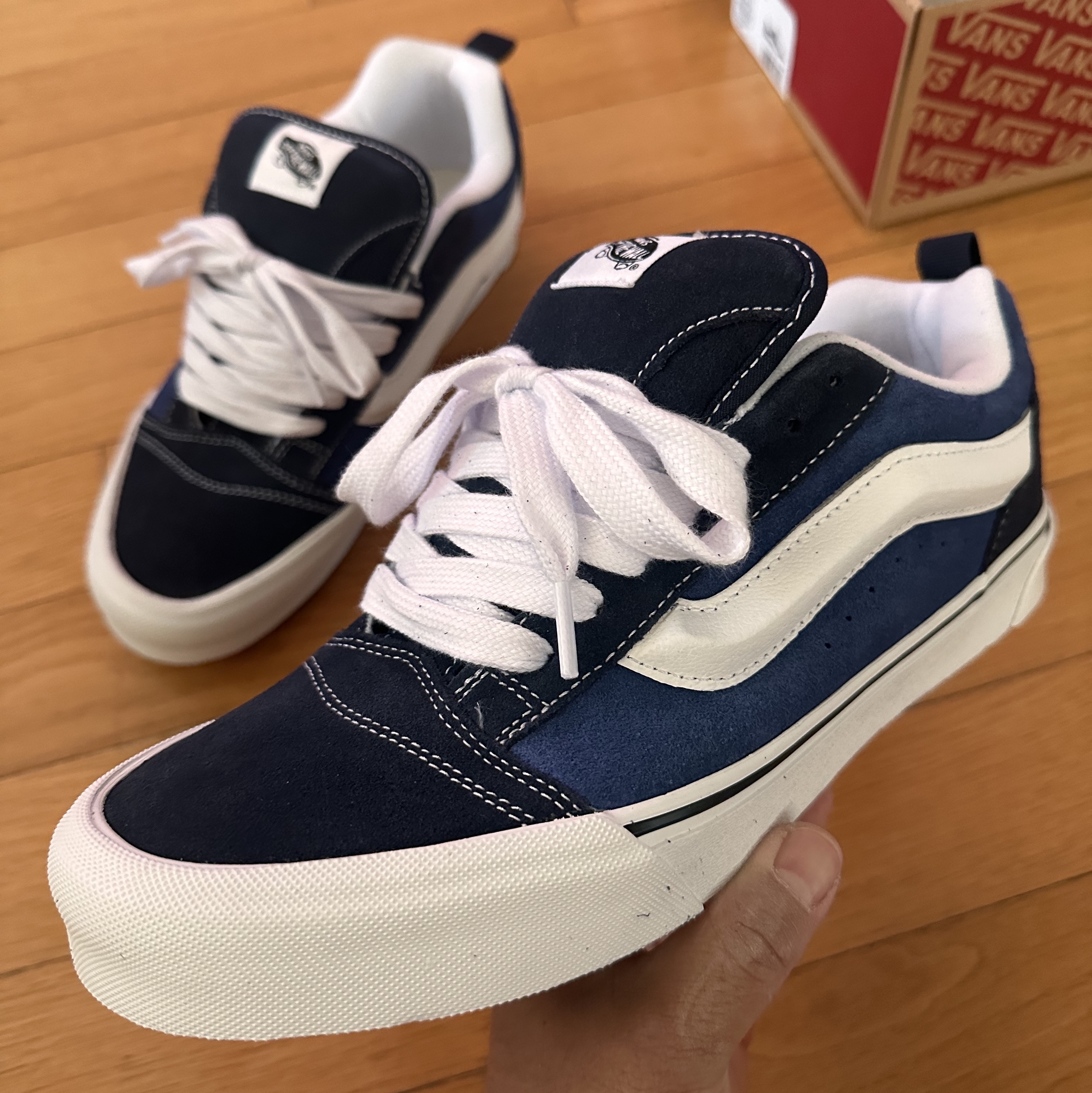 Vans Knu-Skool Navy True White 착용 스타일