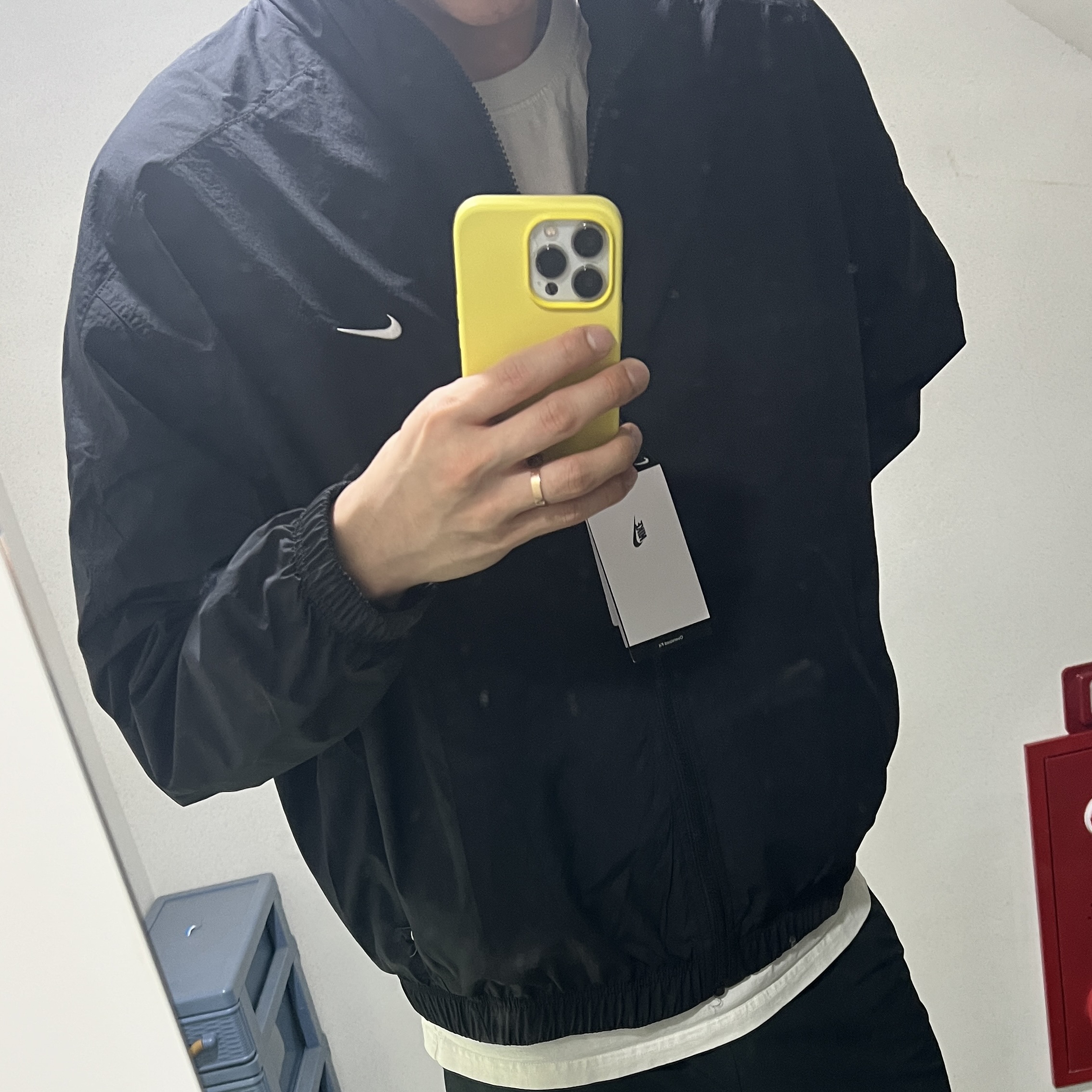 Nike NRG Solo Swoosh Woven Track Jacket Black - Asia, Nike Air Force 1 '07 Valentine's Day 2022 착용 스타일 - 3
