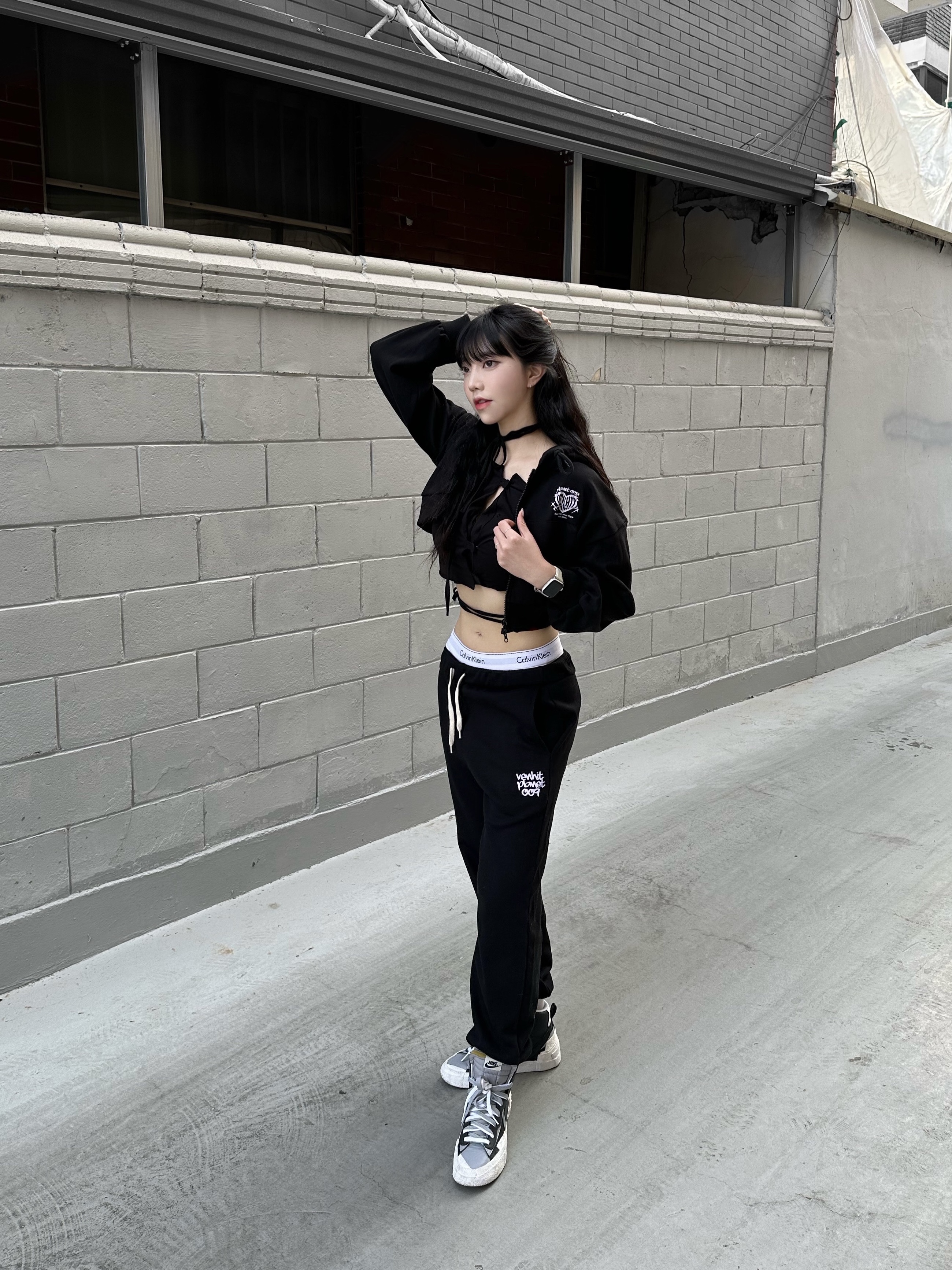 Nike x Sacai Blazer Mid Black Grey, (W) Palace x CK1 Bikini Classic White - 22SS 착용 스타일 - 1