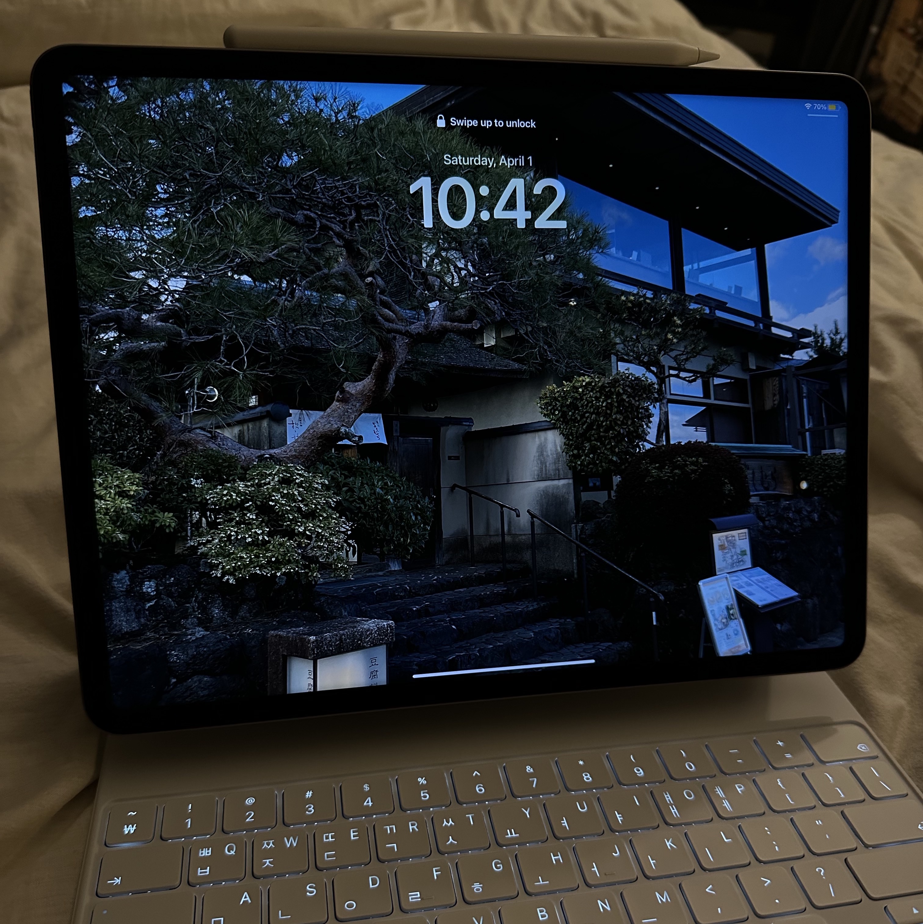 Apple iPad Pro 6th Gen 12.9-inch Wifi 256GB Space Gray (Korean Ver.), Apple Pencil 2nd Gen 착용 스타일 - 2
