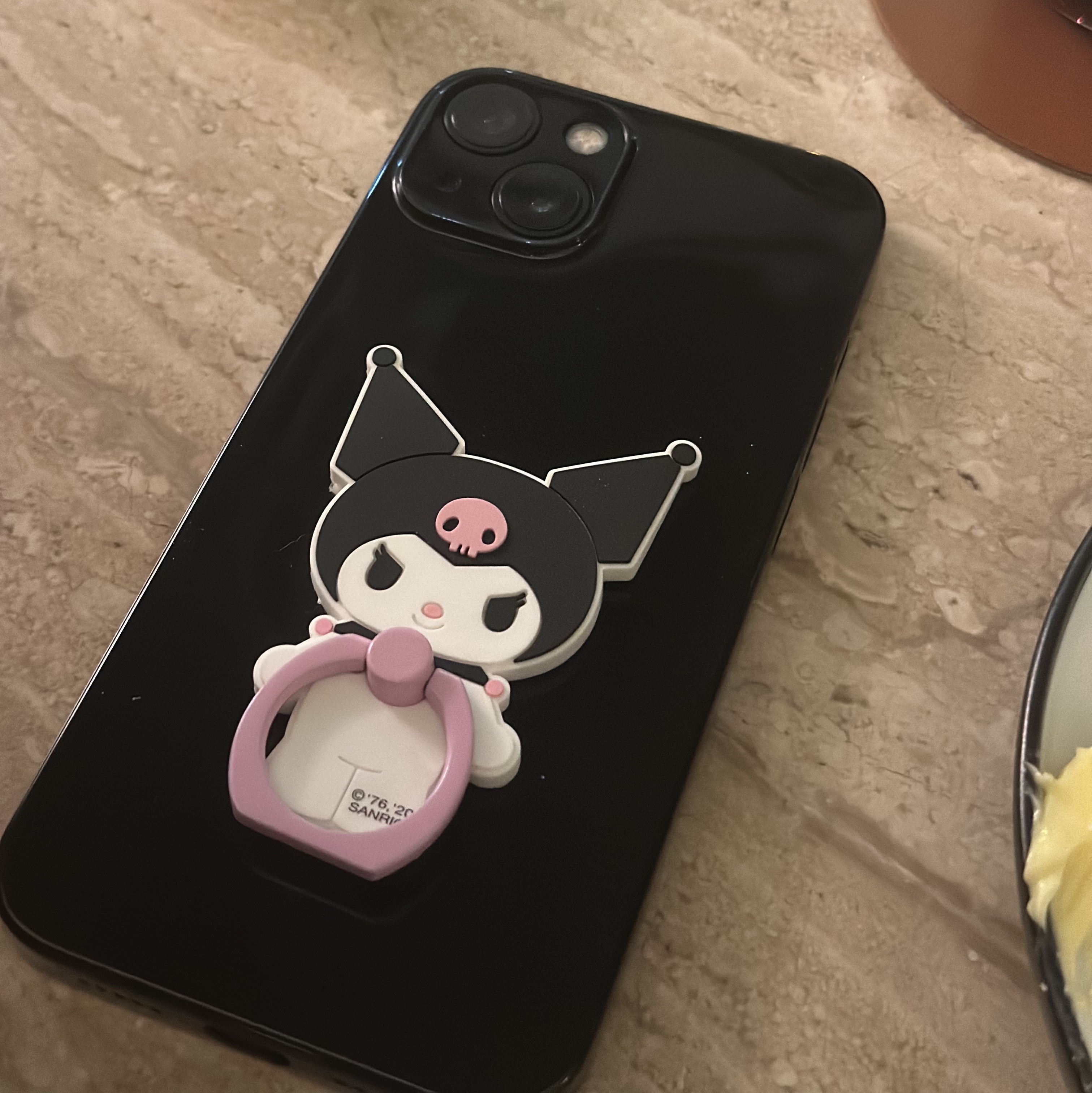 Sanrio Kuromi Smartphone Ring 착용 스타일