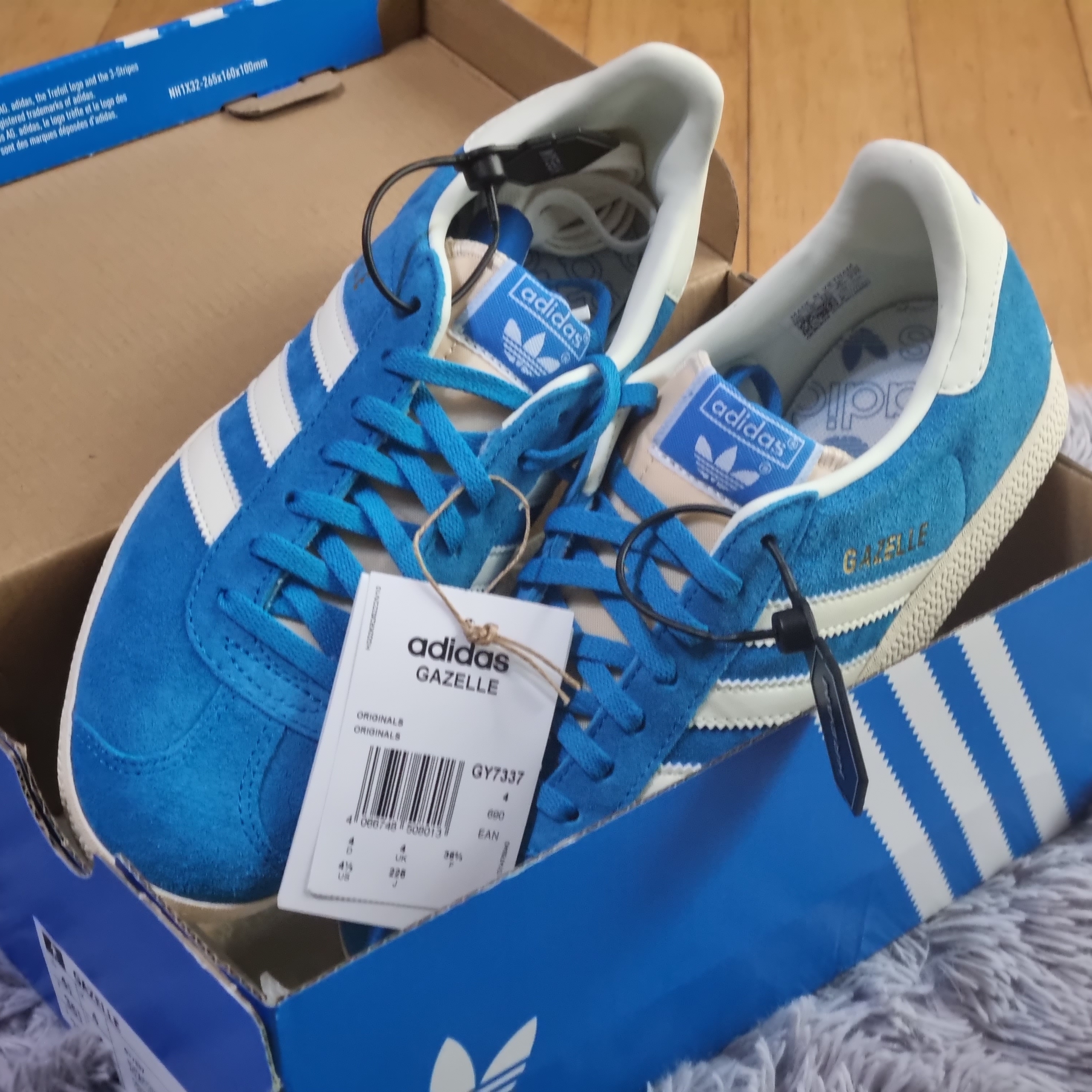 Adidas Gazelle Bold Aqua Off White 착용 스타일