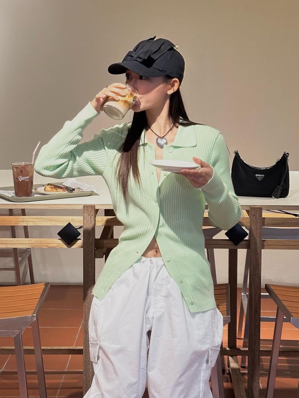 [KREAM 단독] Haveless Women Linda Modal Blend Cardigan Lime, Prada Re-Edition 2005 Re-Nylon Shoulder Bag Black 착용 스타일