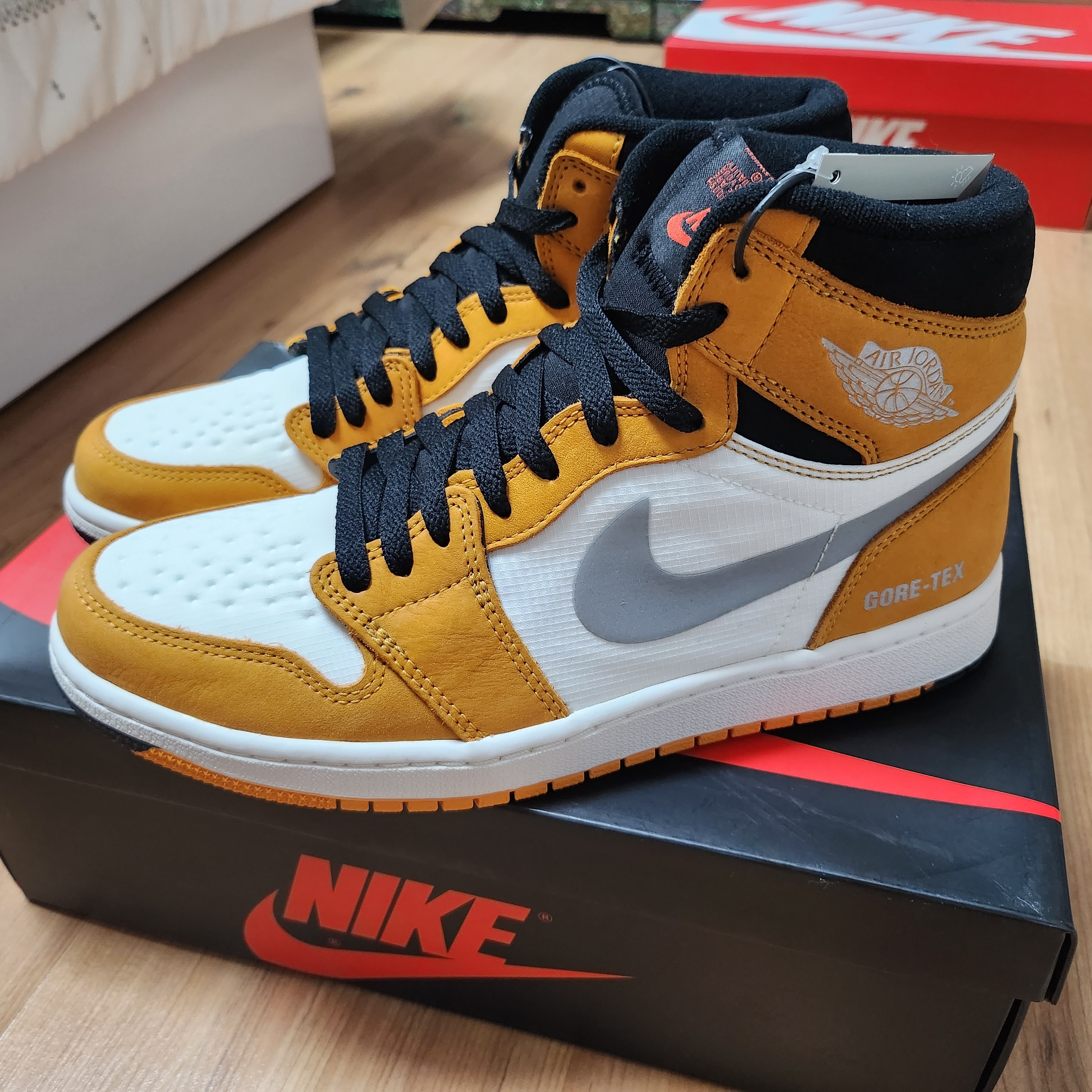 Jordan 1 Element Gore-Tex Light Curry 착용 스타일 - 1