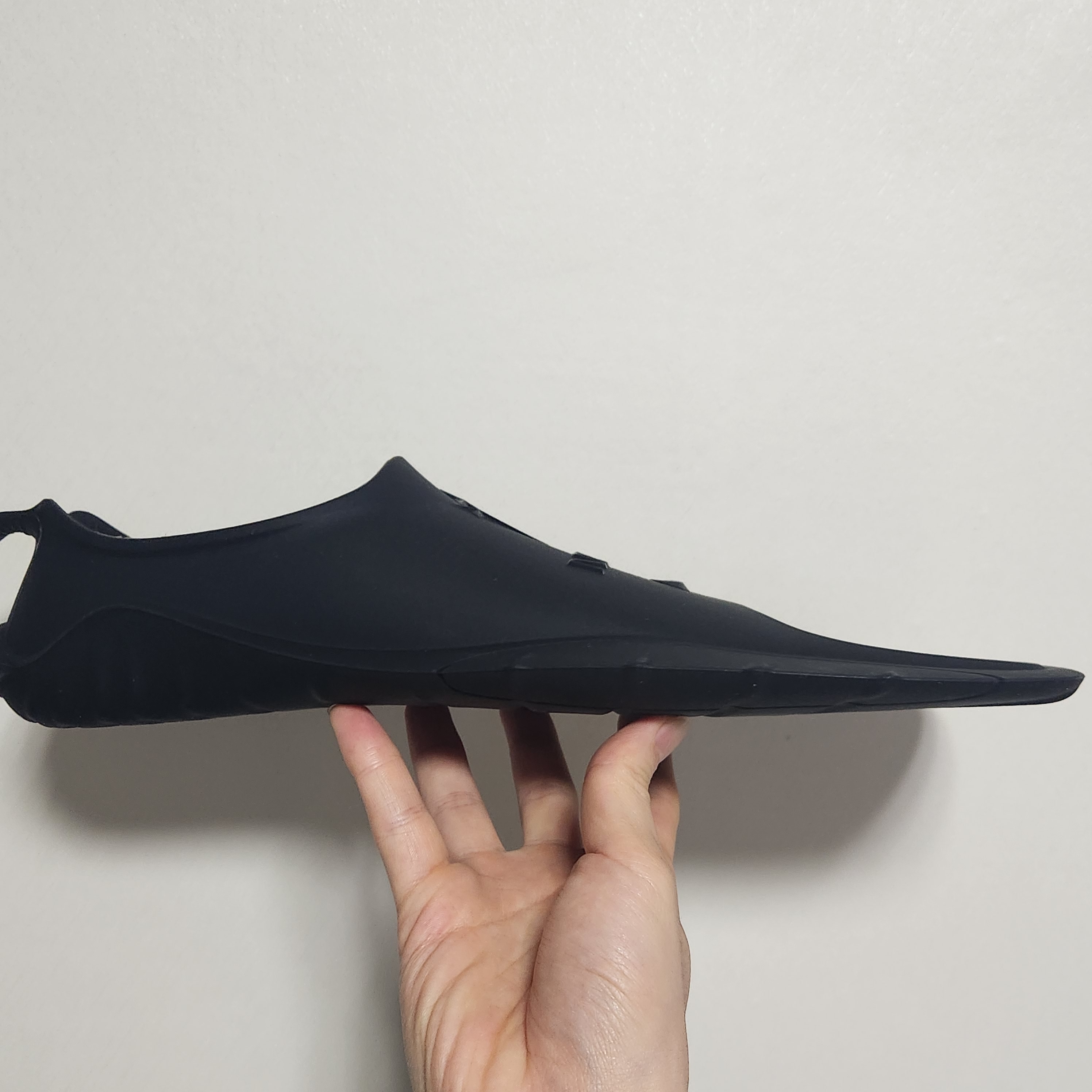 Nike x Drake Nocta Swim Fins Black 착용 스타일 - 4
