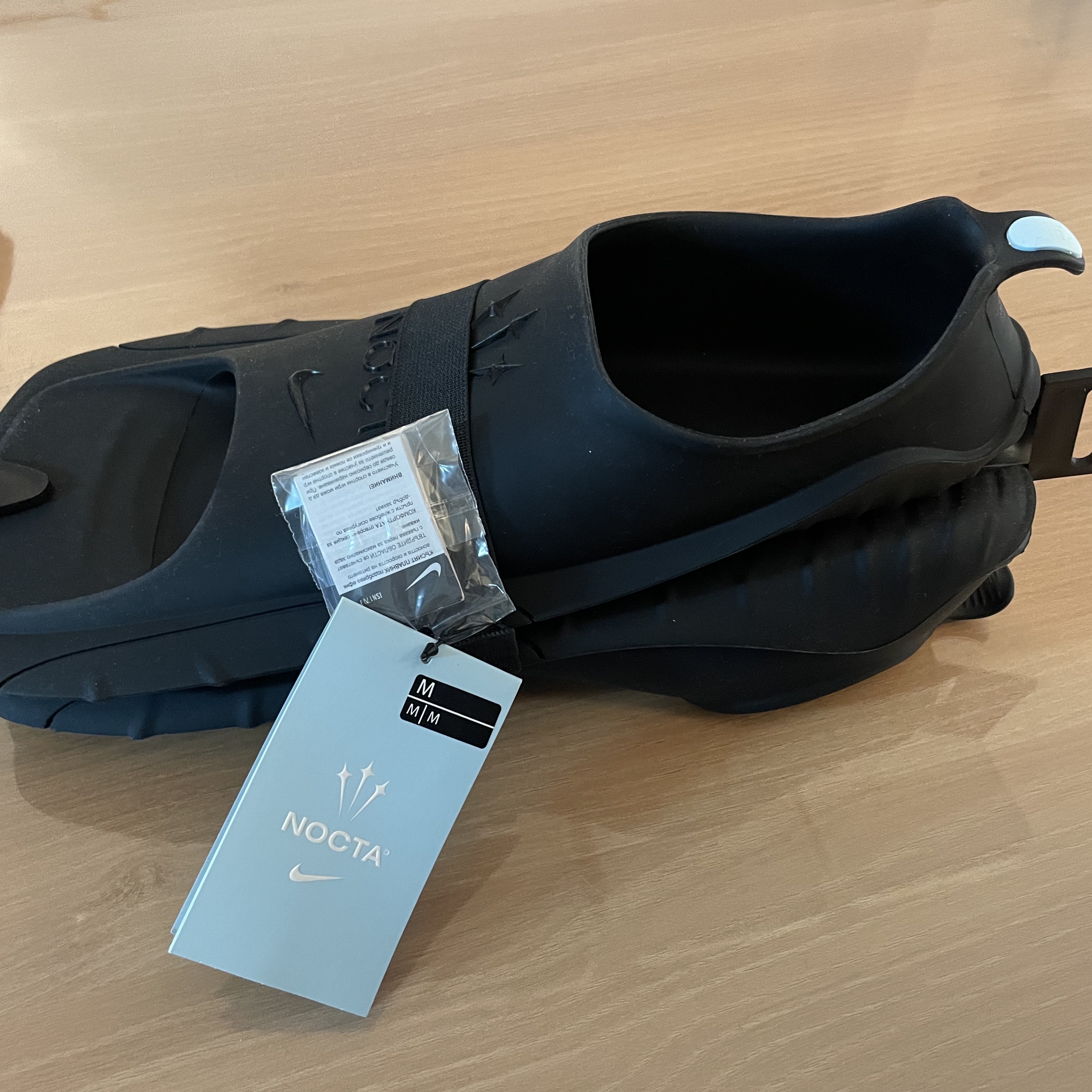 Nike x Drake Nocta Swim Fins Black 착용 스타일 - 2