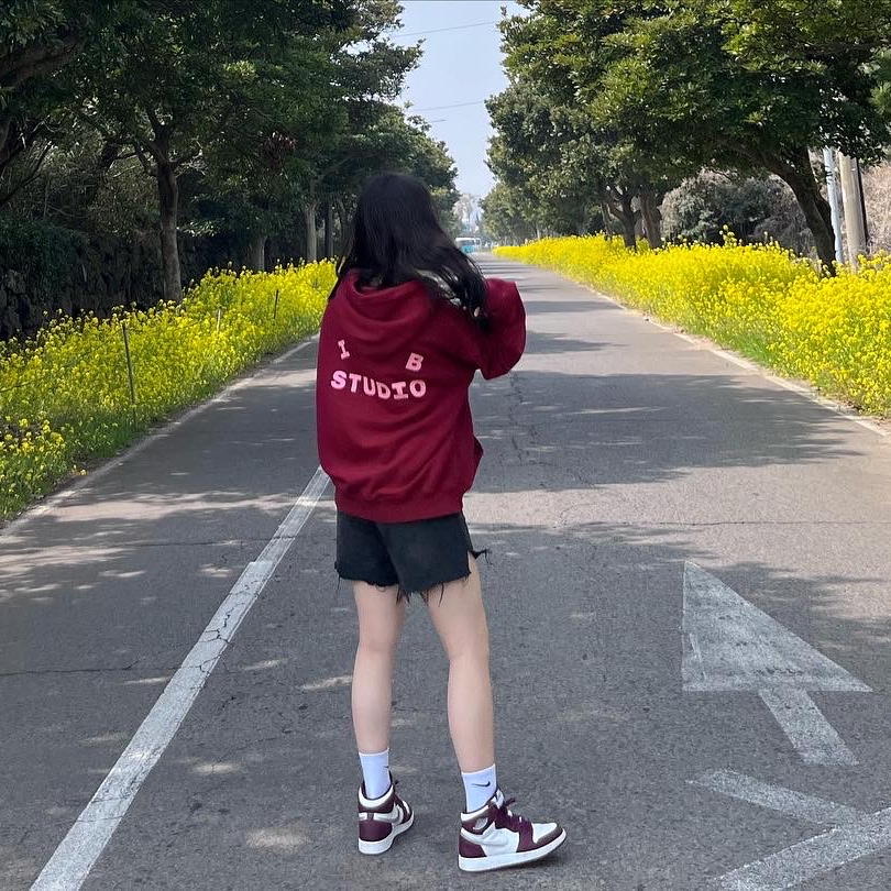 IAB Studio Hoodie Raspberry, (GS) Jordan 1 Retro High OG Bordeaux 착용 스타일