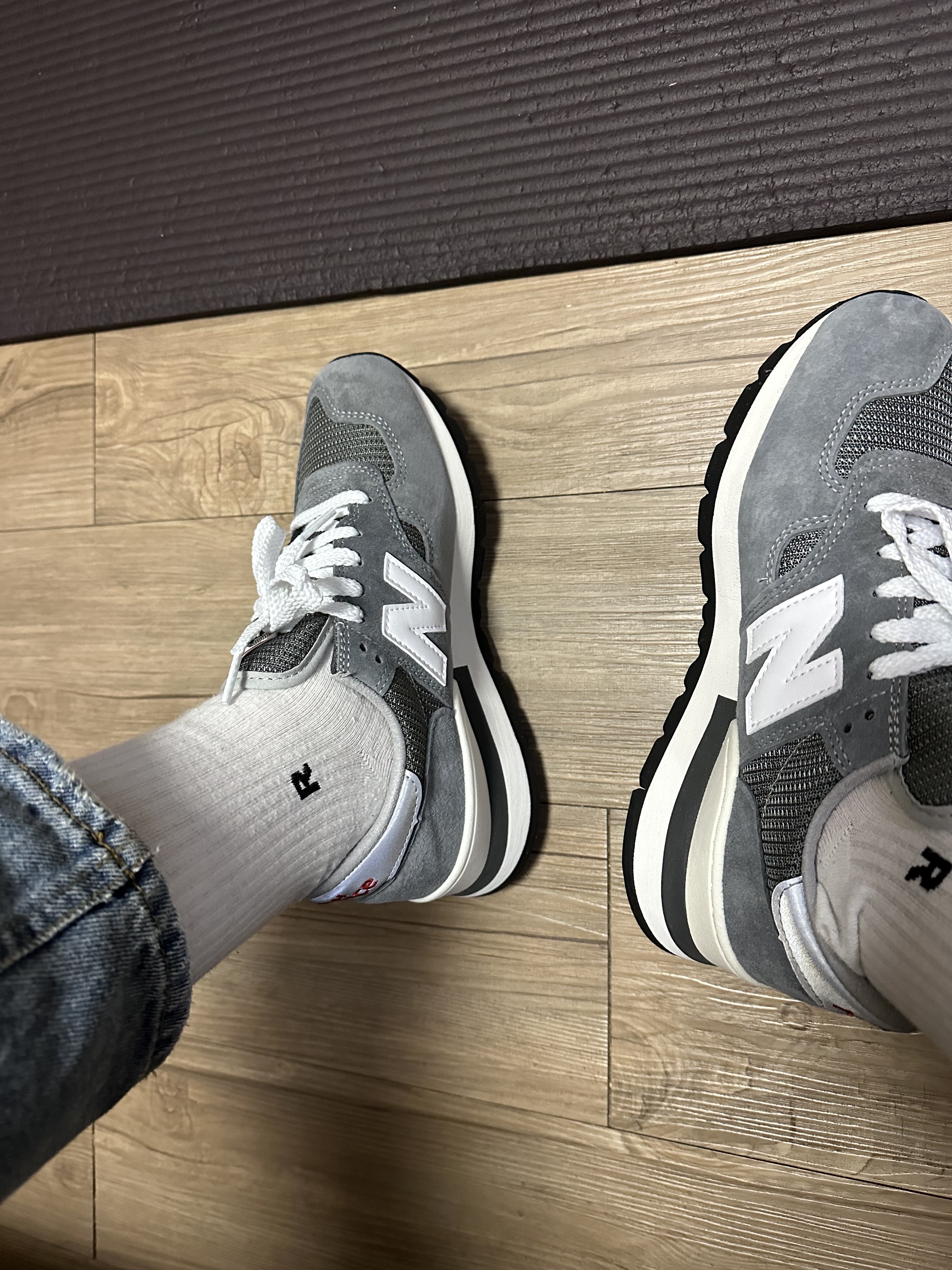 New Balance 990vs1 Made in USA Grey 착용 스타일 - 2