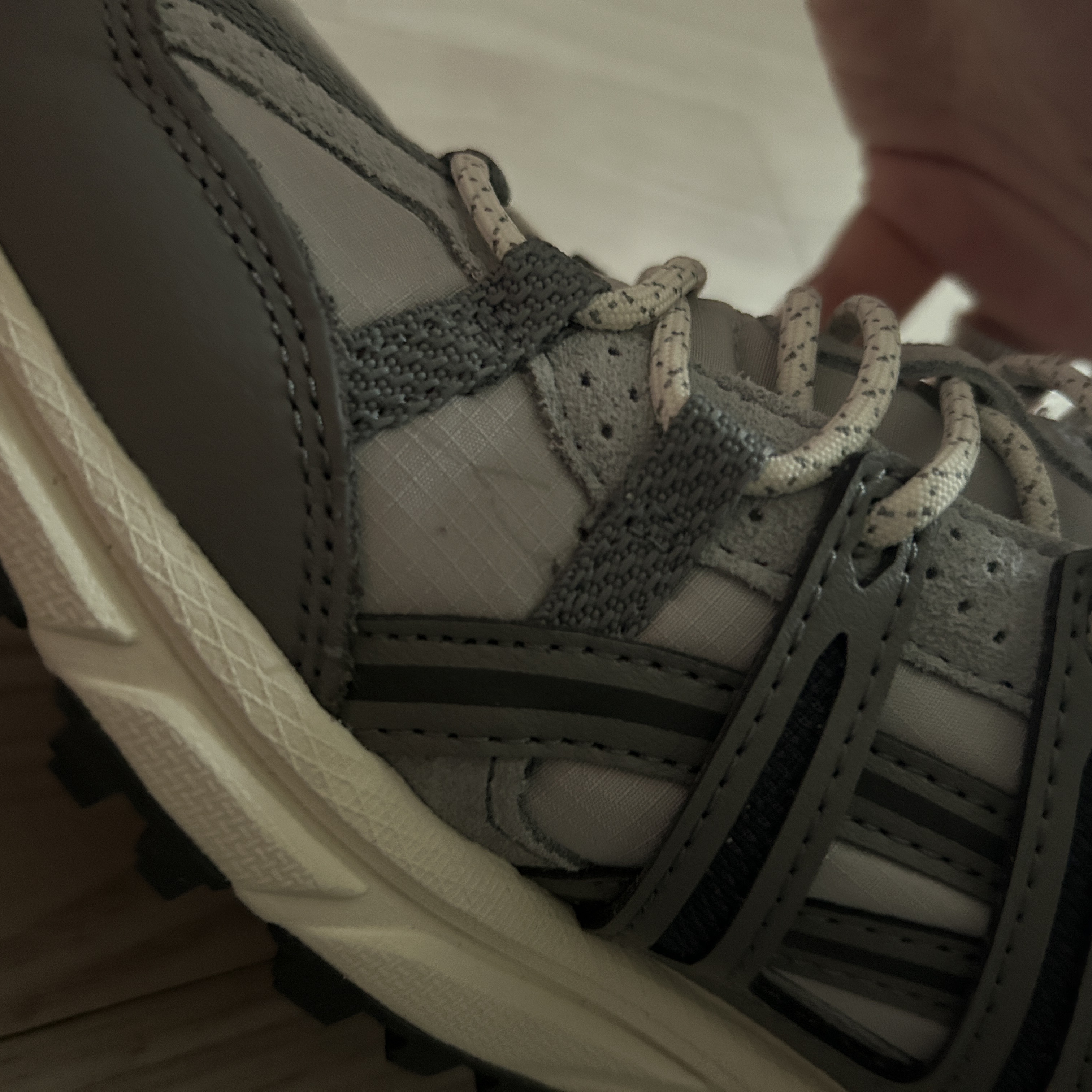 Asics Gel-Sonoma 15-50 Oyster Grey Clay Grey 착용 스타일 - 3
