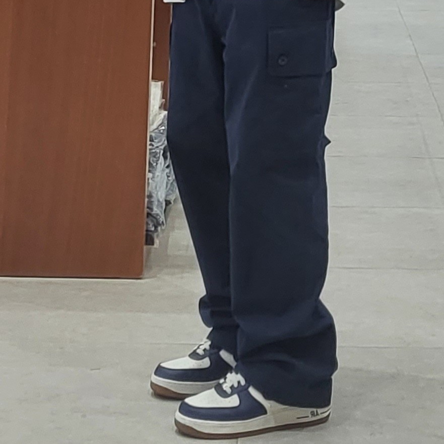 Nike Air Force 1 '07 LV8 Midnight Navy 착용 스타일 - 1