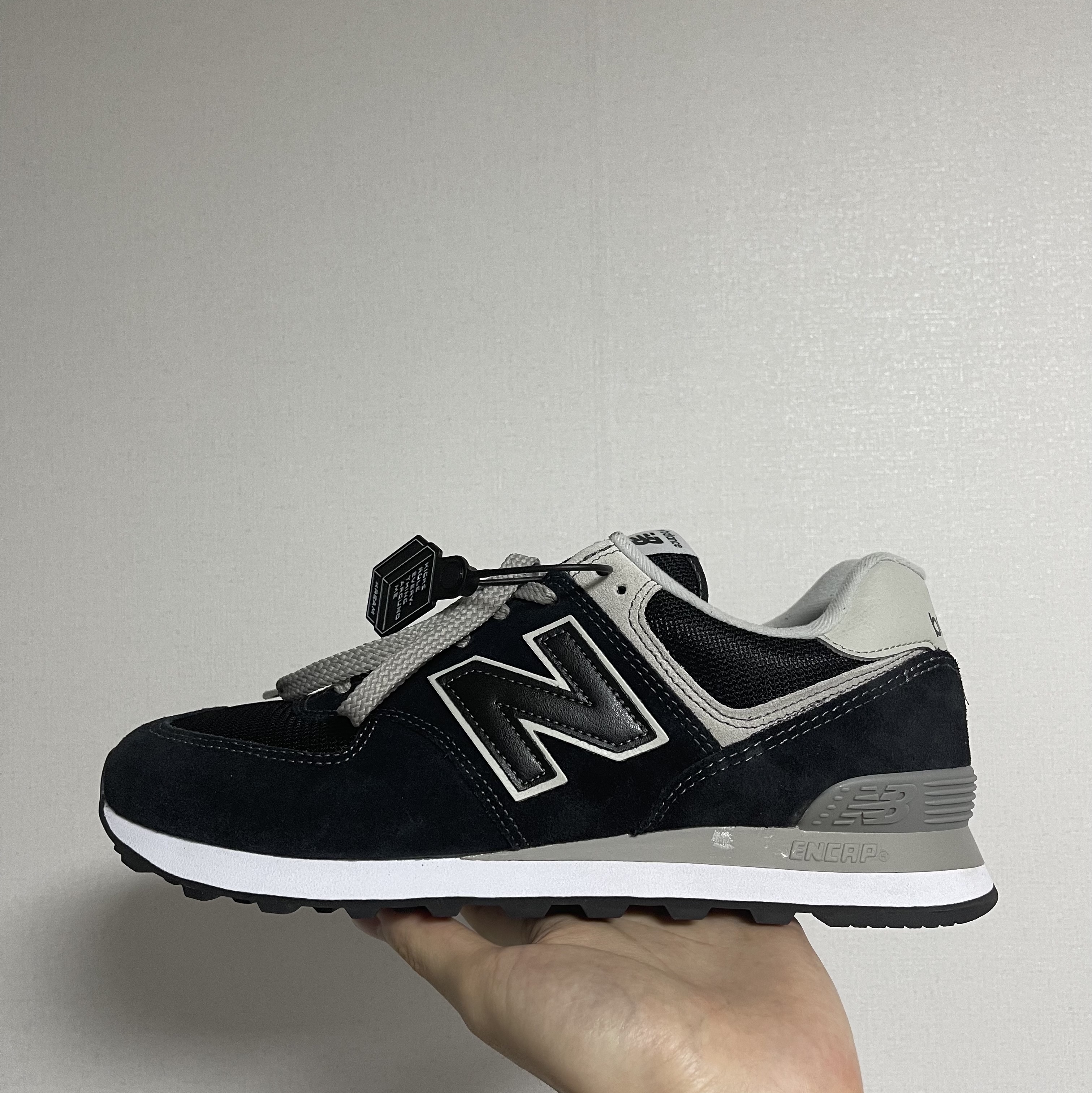 New Balance 574 Classic Black - D Standard 착용 스타일 - 1