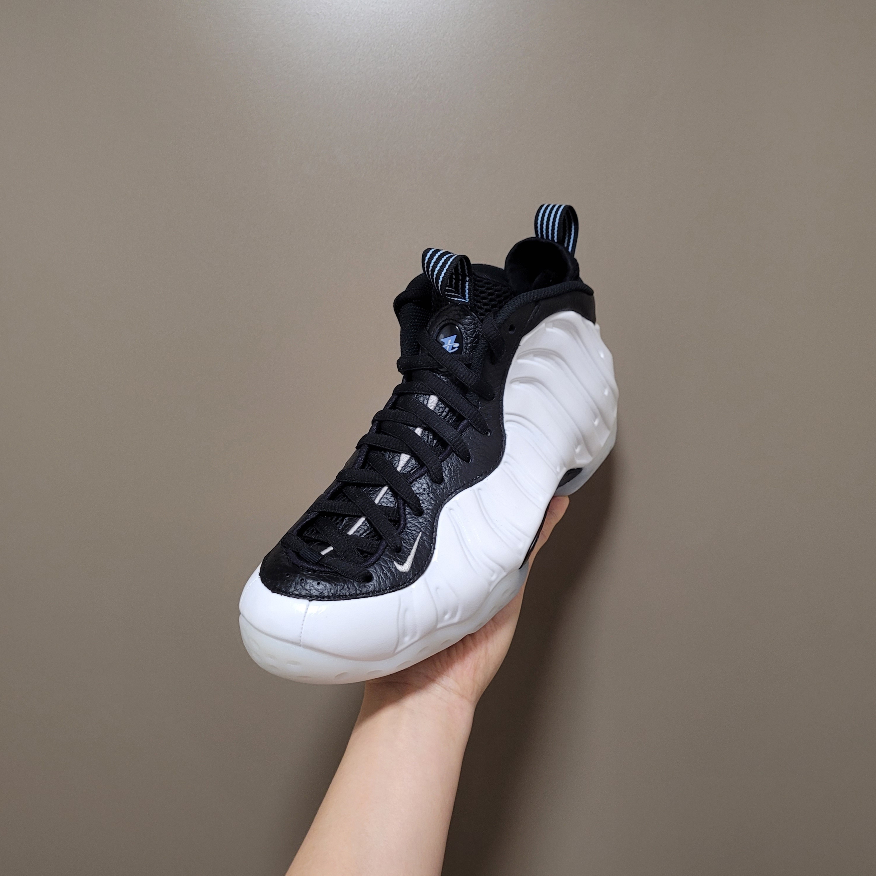 Nike Air Foamposite One White and Black 착용 스타일 - 1