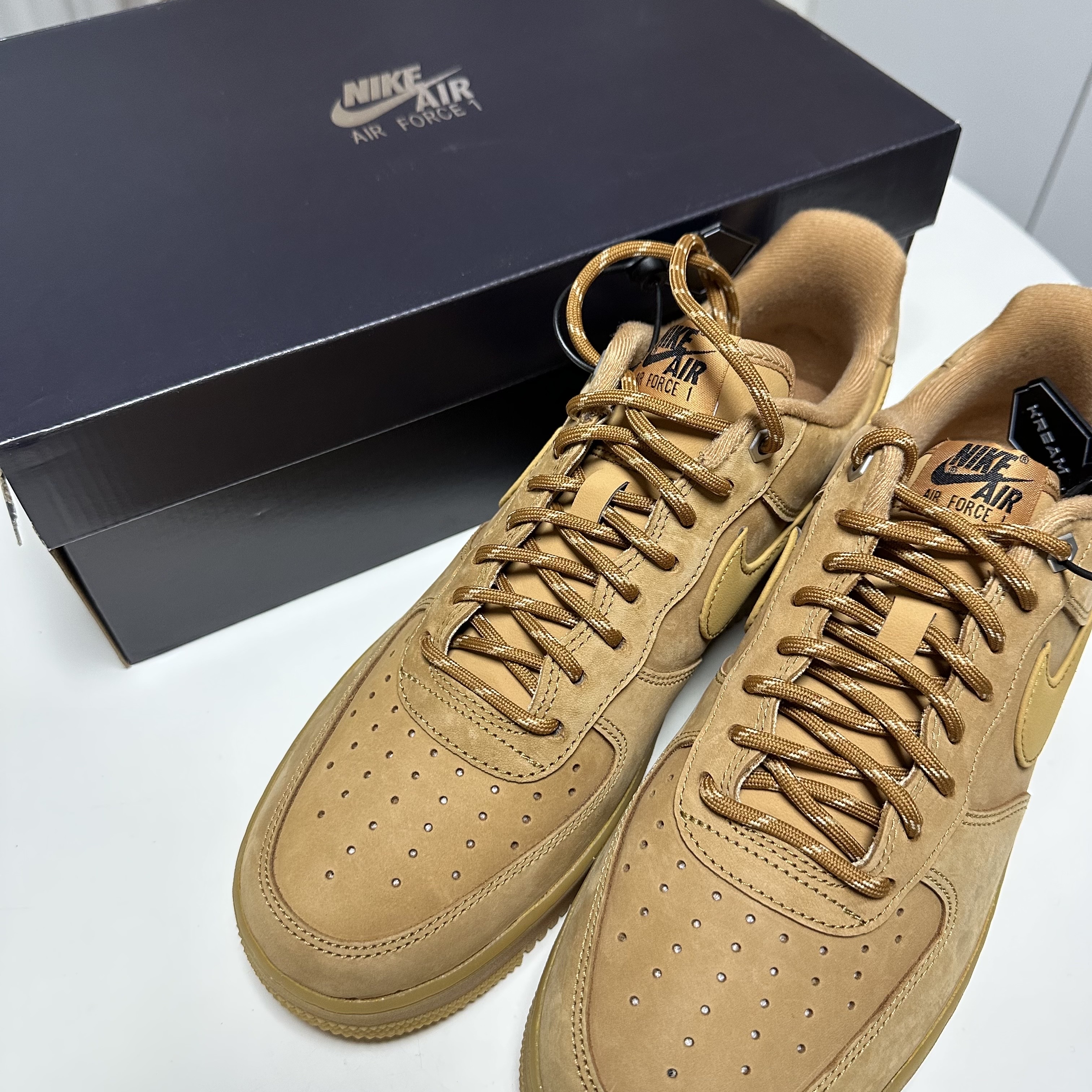 Nike Air Force 1 '07 WB Flax 착용 스타일