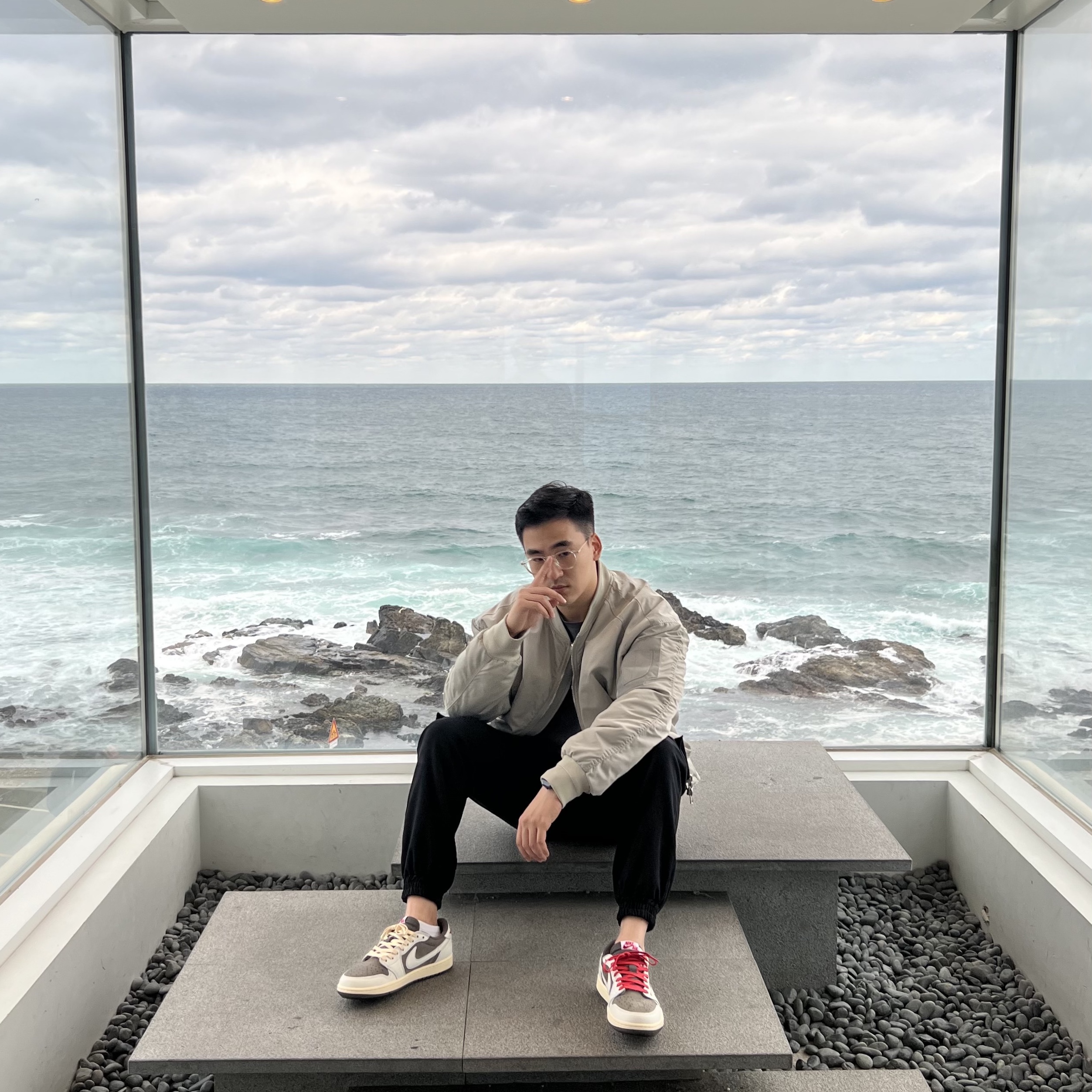 Jordan 1 x Travis Scott Retro Low OG SP Sail and Ridgerock 착용 스타일