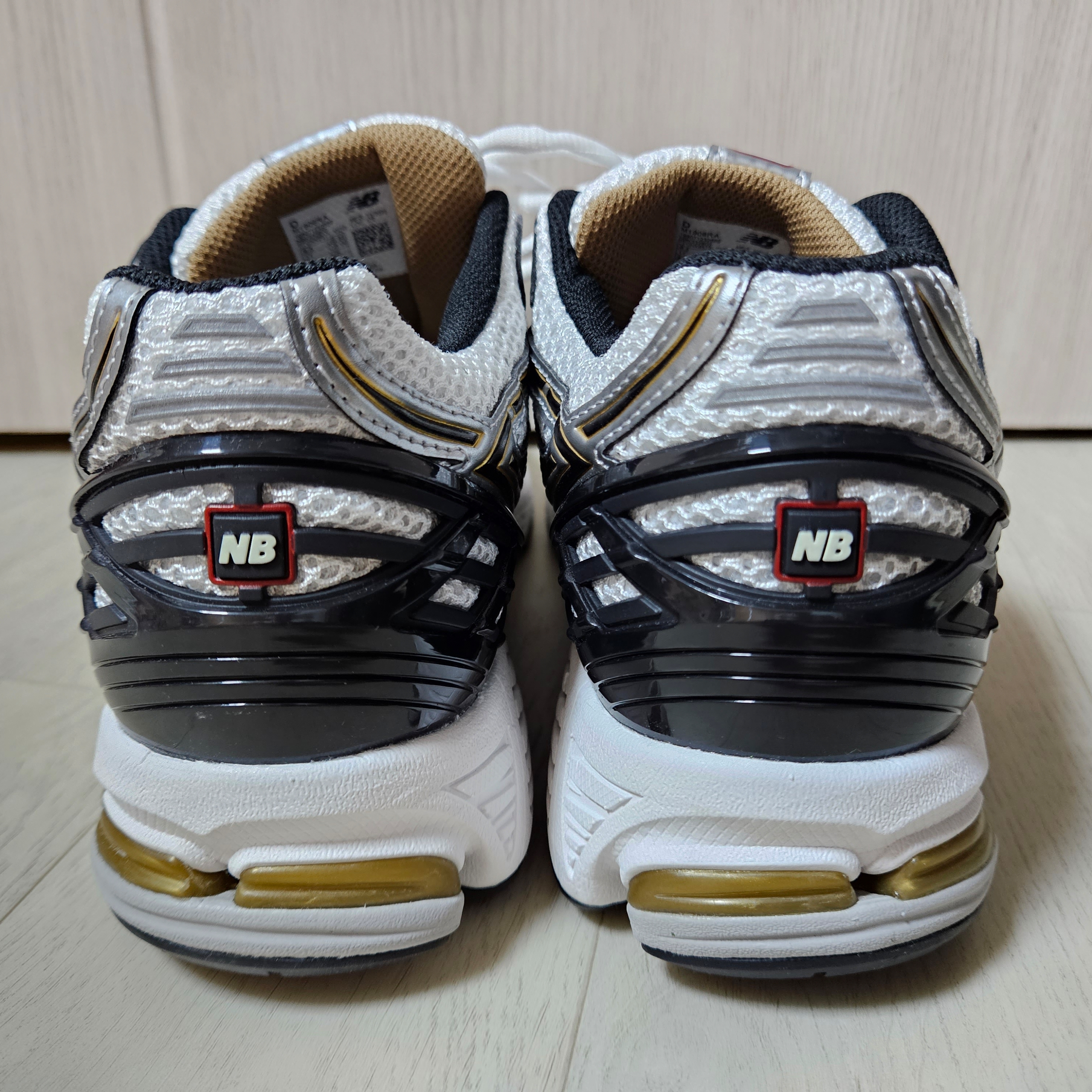 New Balance 1906R White Gold 착용 스타일 - 3