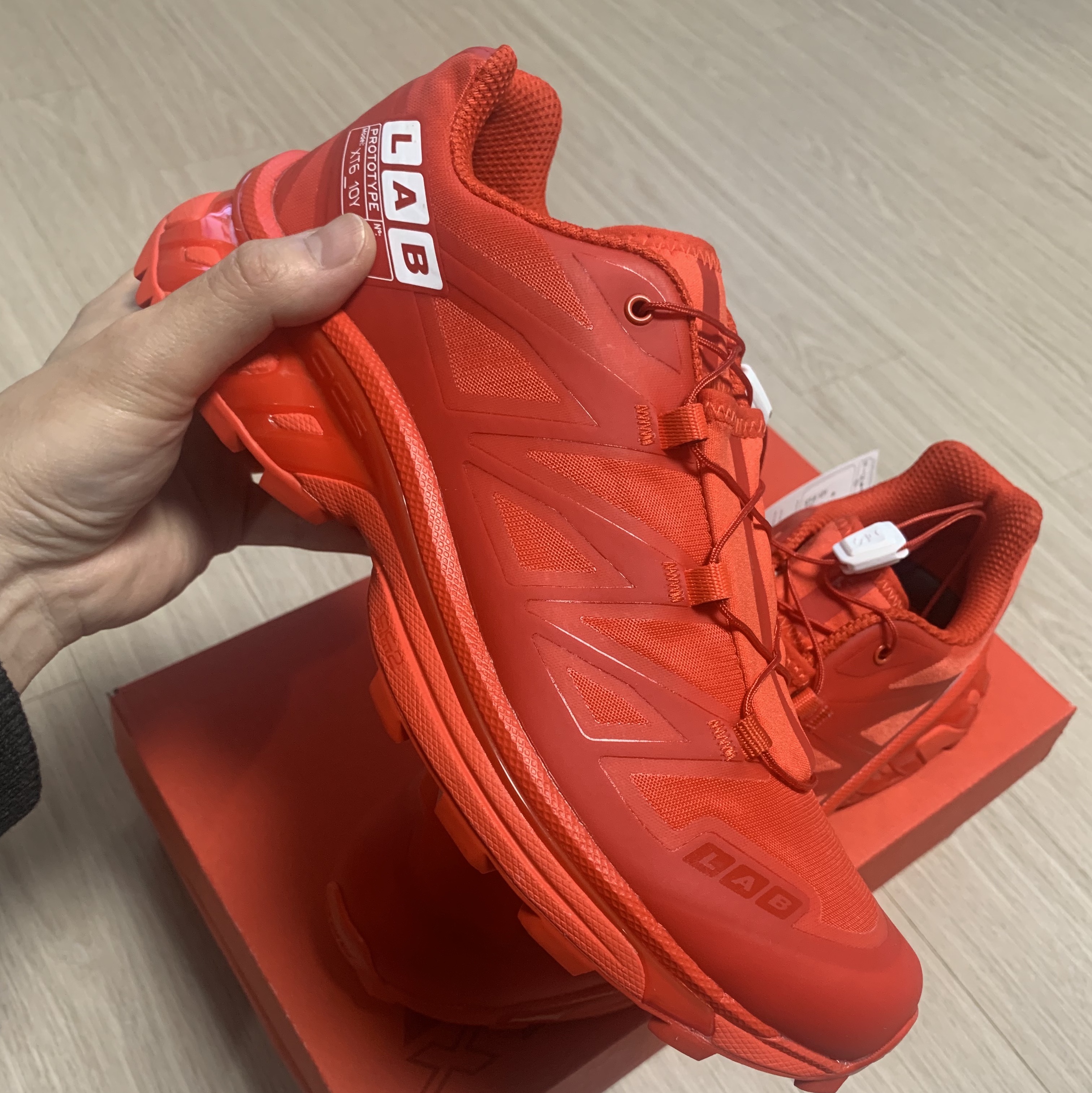 Salomon XT-6 10th Anniversary Fiery Red 착용 스타일 - 3