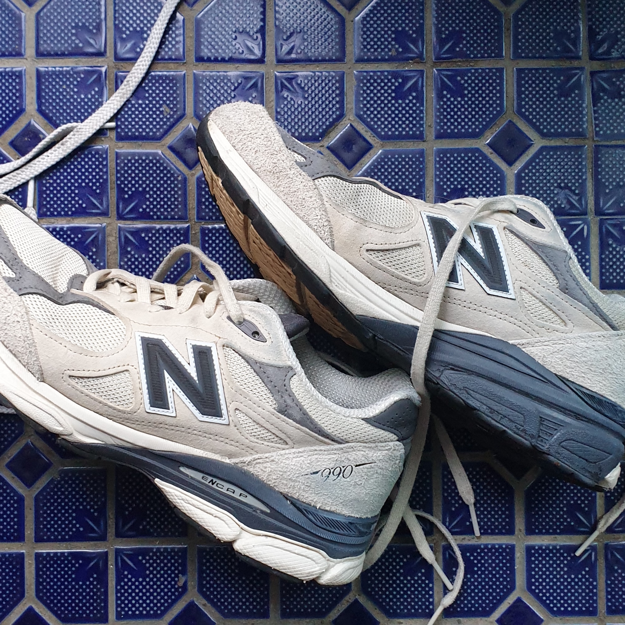 New Balance 990v3 Made in USA Moonbeam Macadamia Nut 착용 스타일