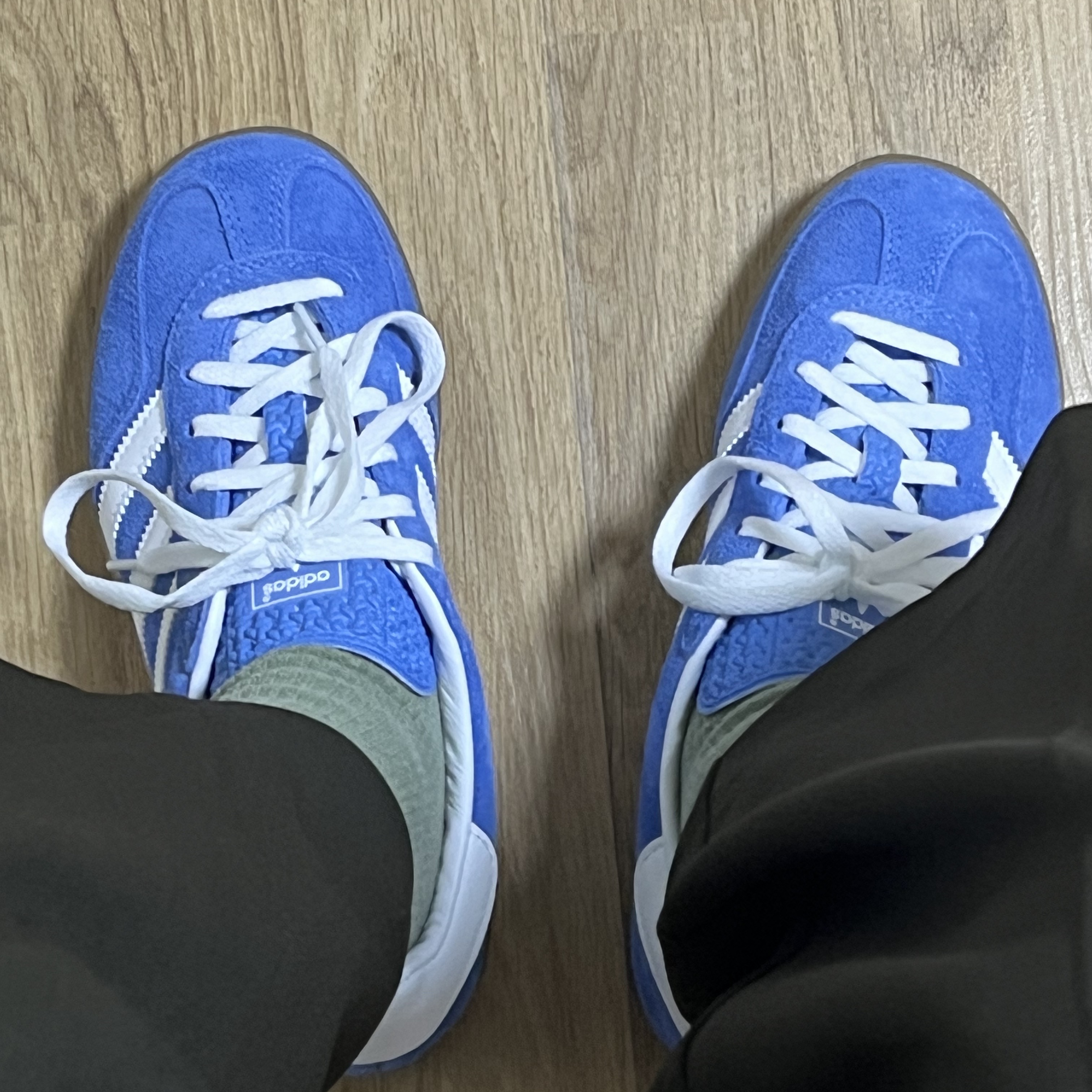 (W) Adidas Gazelle Indoor Blue Fusion Cloud White 착용 스타일