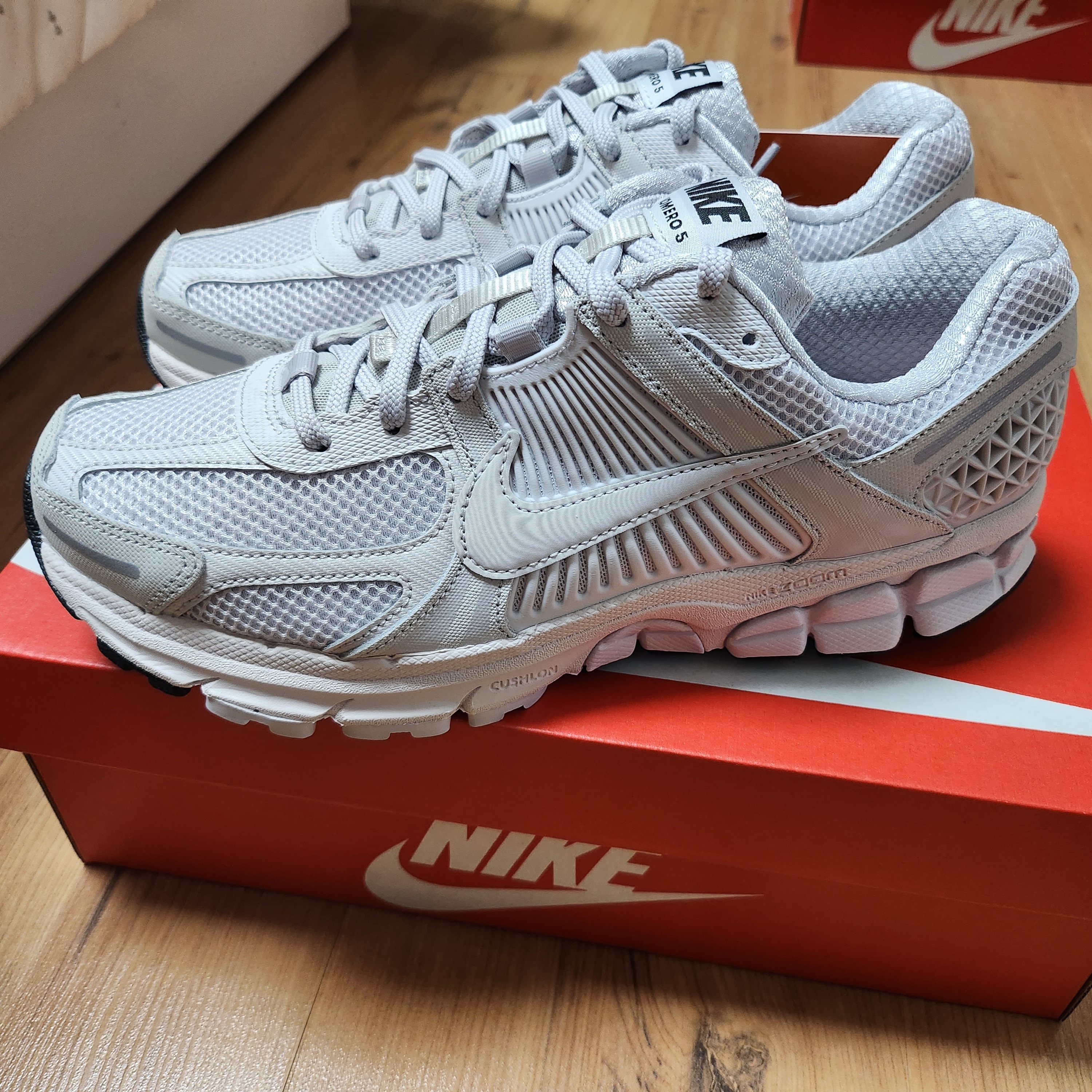 Nike Zoom Vomero 5 SP Vast Grey 2023 착용 스타일 - 1